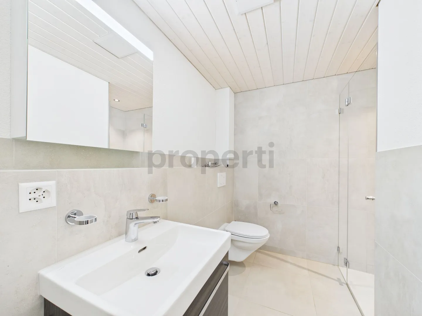 Incantevole appartamento maisonette di 4,5 stanze con balcone a Schwanden GL - Foto 8 di 13