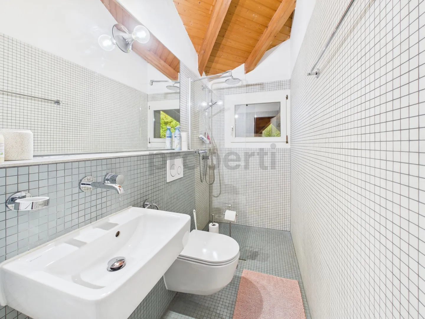 Exklusives 5.5-Zimmer-Doppelhaus mit beheizbarem Pool, Hot Tub und Panoramablick auf den Vierwaldstättersee - Foto 9 von 12