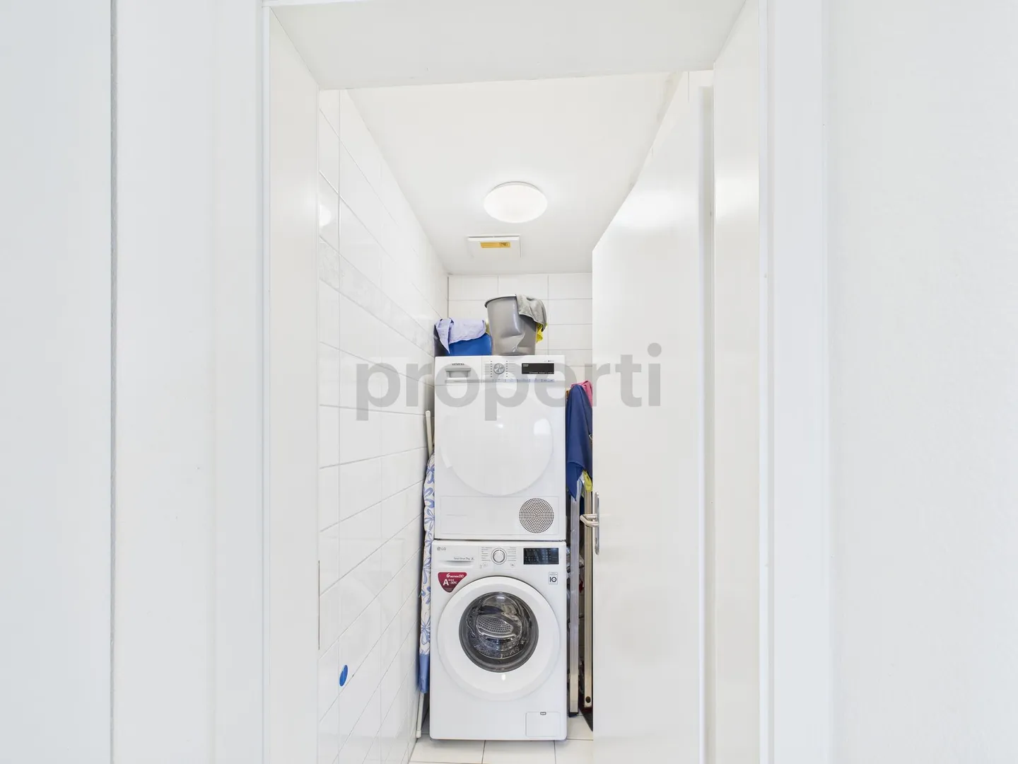 Furnished 4-room apartment with city view in Basel - Photo 11 of 12