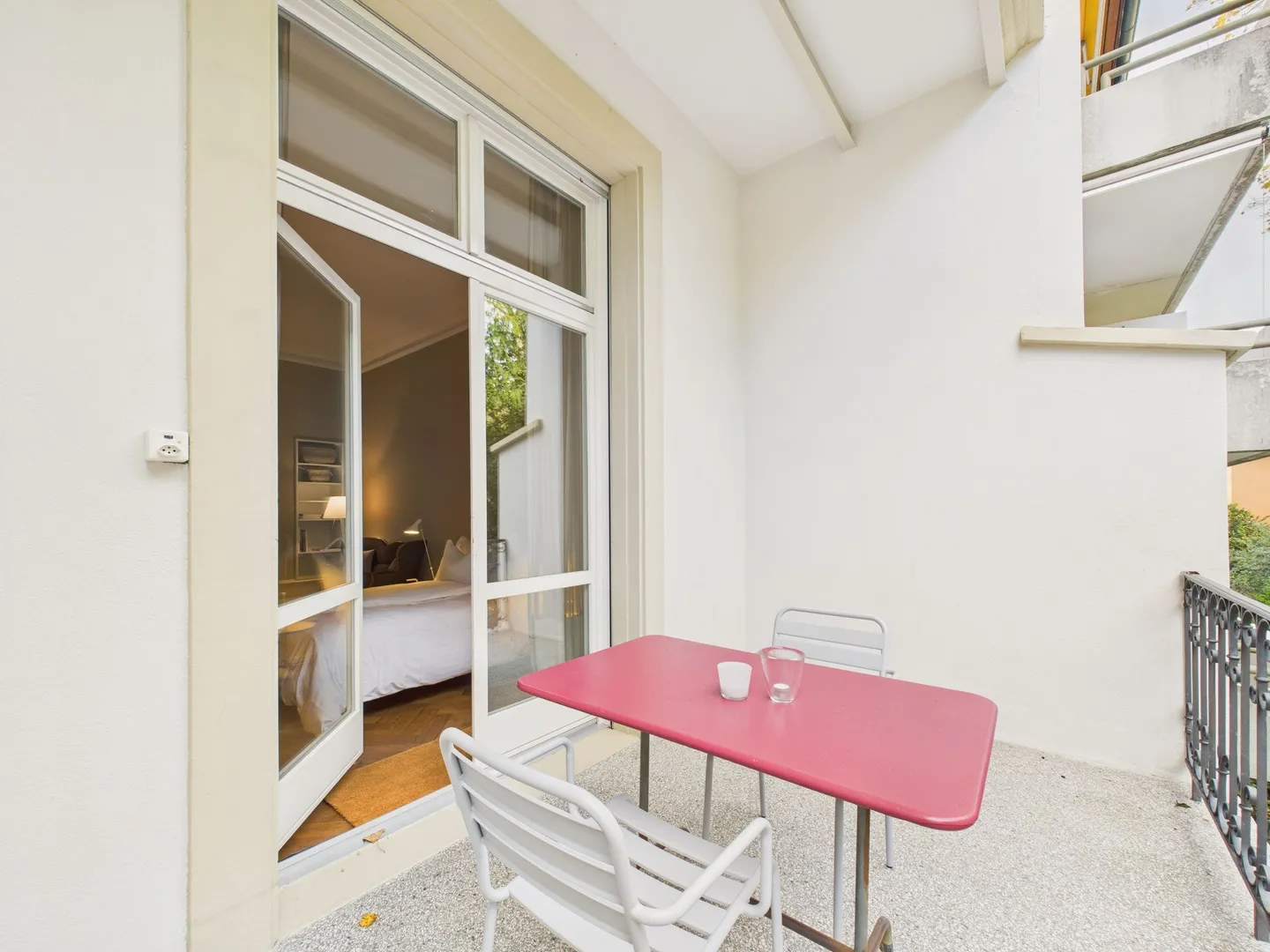 Elegant 2.5-Room Apartment in a Historic Jugendstil Villa in Basel - Photo 10 of 11