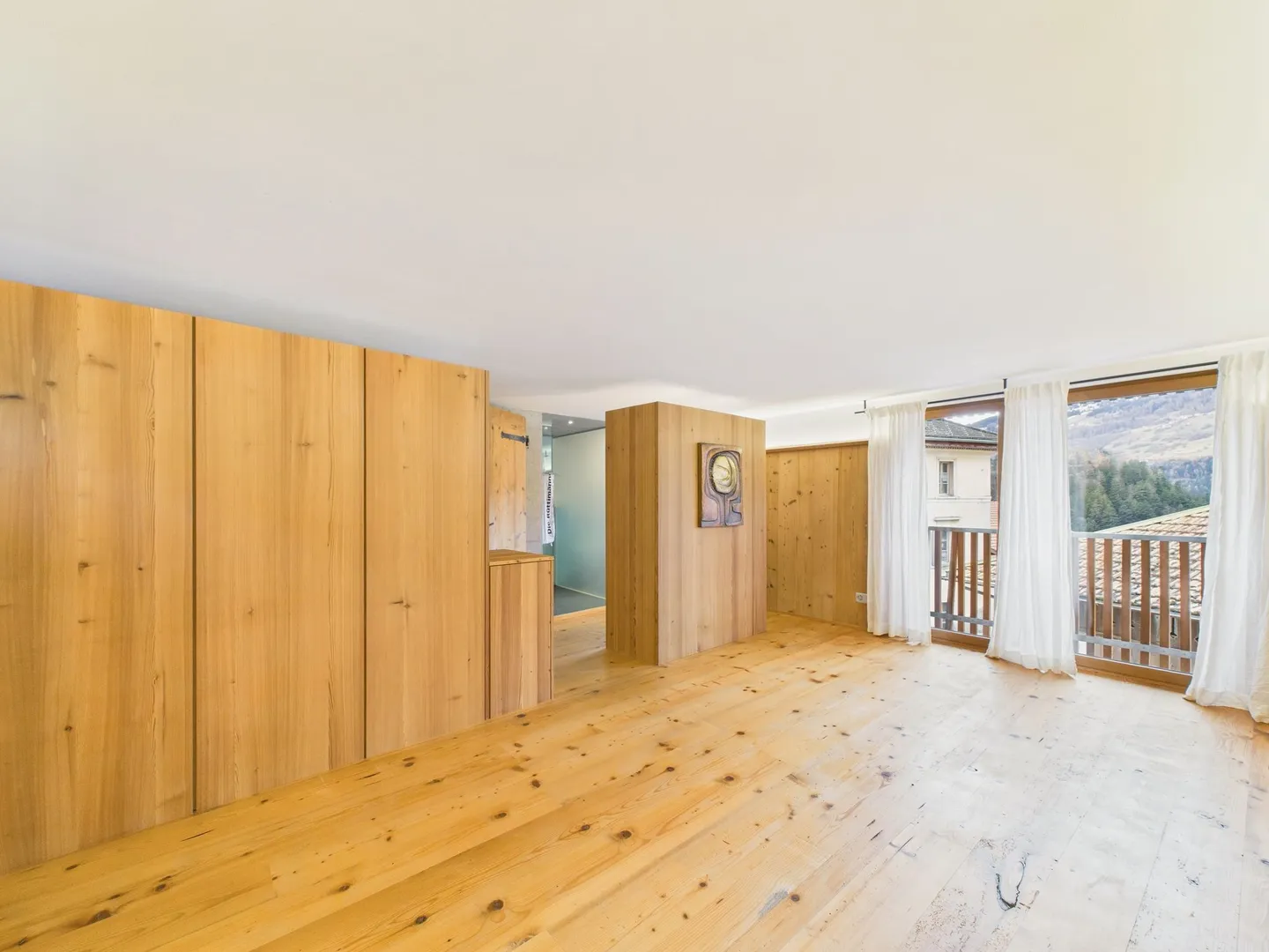 Charmantes 4.5-Zimmer Einfamilienhaus mit Balkon in Tumegl/Tomils - Foto 6 von 13