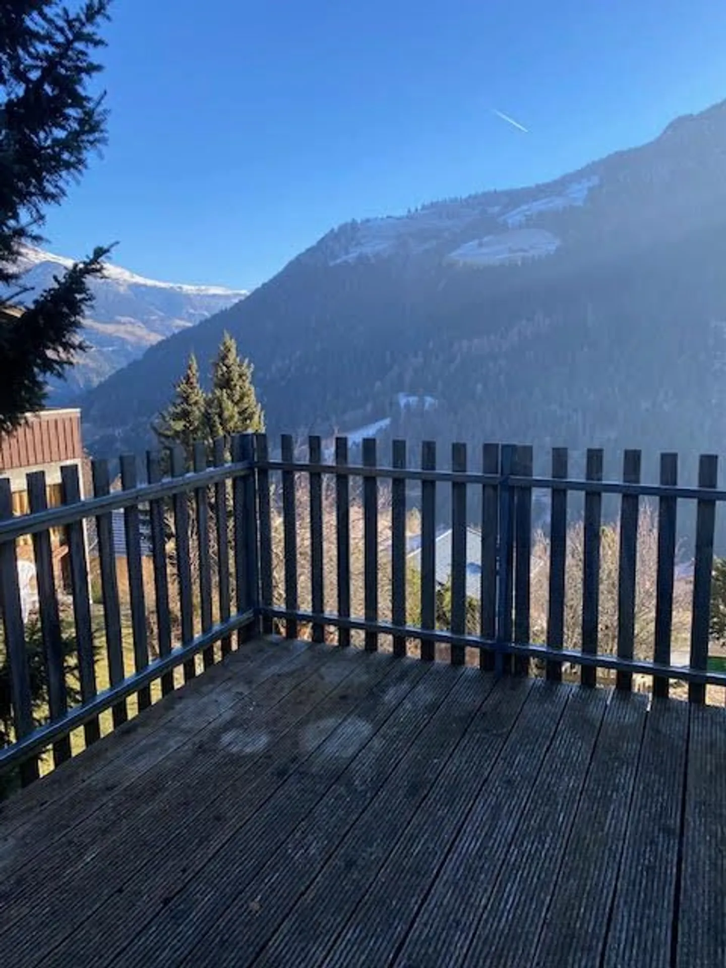 Bright Living Joy with a View - 4.5-Room Apartment in Malix, GR - Photo 11 of 12