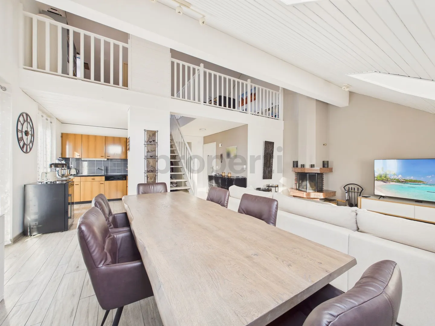 Élégante 4.5 pièces  maisonnette avec balcon ensoleillé à Treycovagnes - Foto 4 di 12