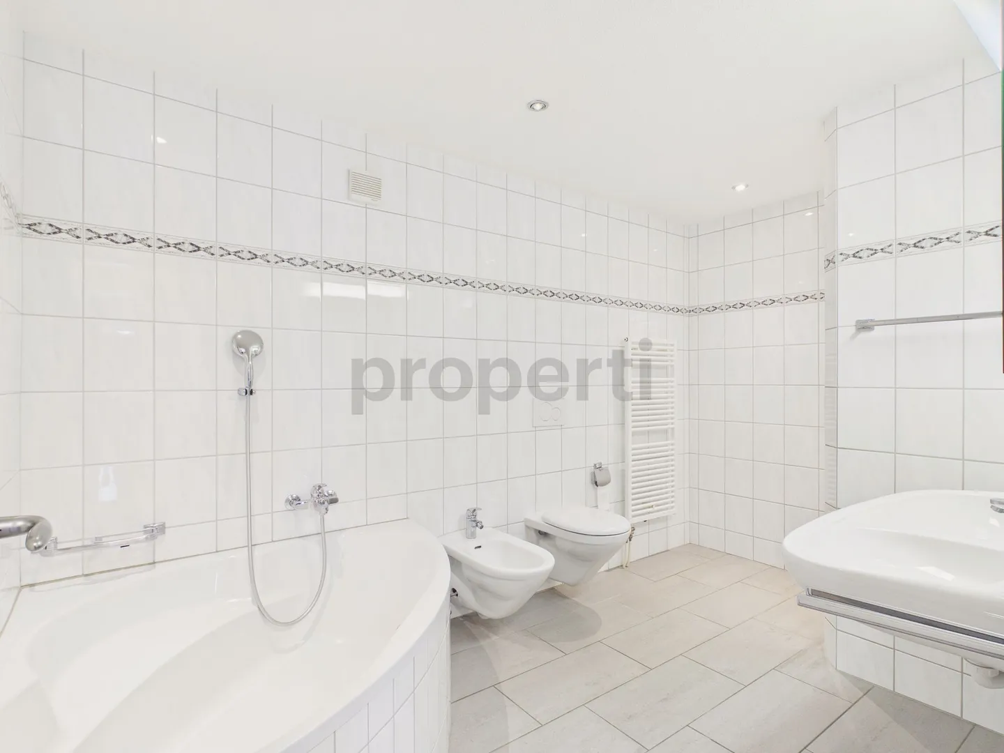 Luminoso appartamento di 4,5 stanze con grande balcone a Trimbach - Foto 9 di 12