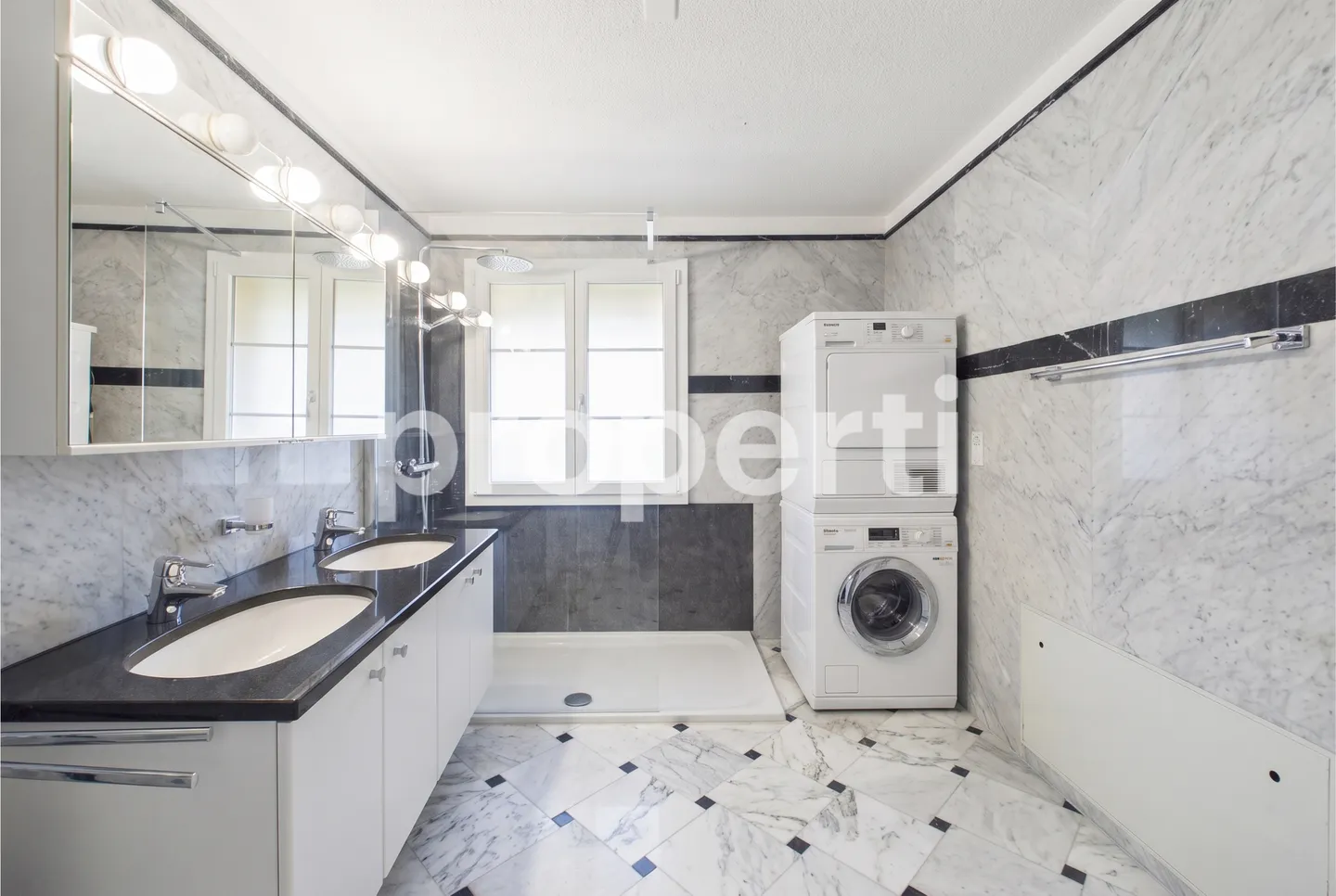Grosszügiges Wohnen auf zwei Ebenen mit Cheminée, Wintergarten und viel Privatsphäre - Photo 5 sur 13