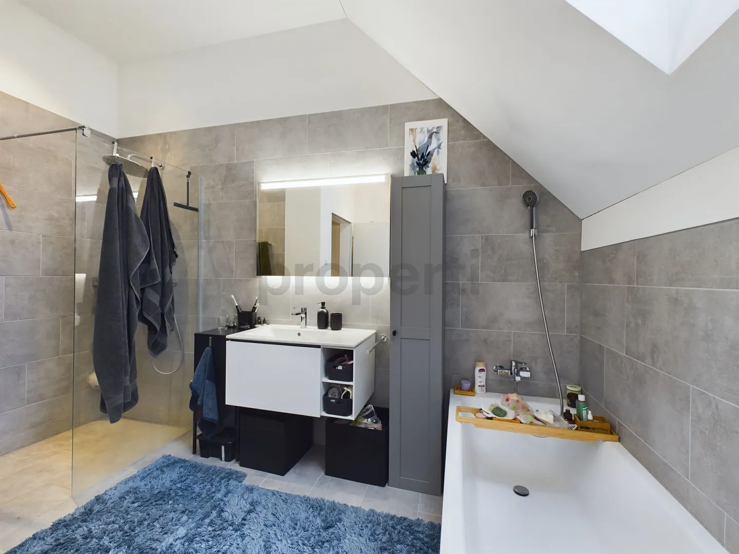 Unique living experience in Ernetschwil - Furnished penthouse with panorama, sauna & design at top level - Photo 10 of 11