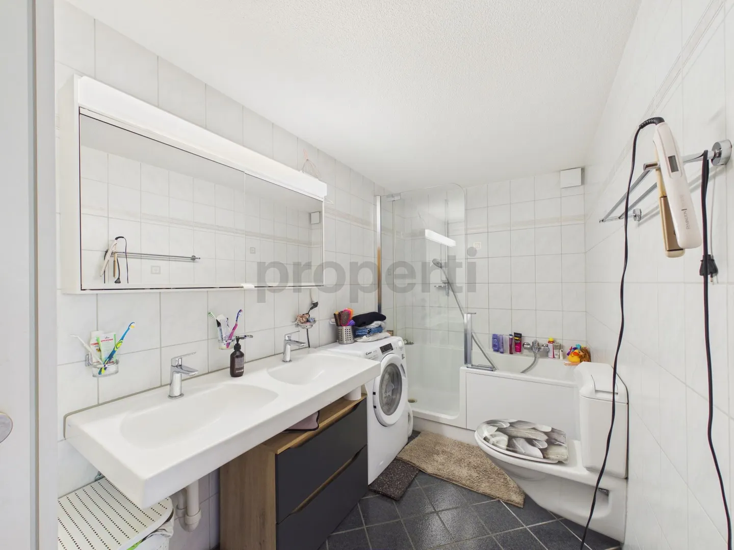 Appartamento 3.5 locali con terrazza sud-ovest e giardino privato spazioso a Madetswil - Foto 7 di 13