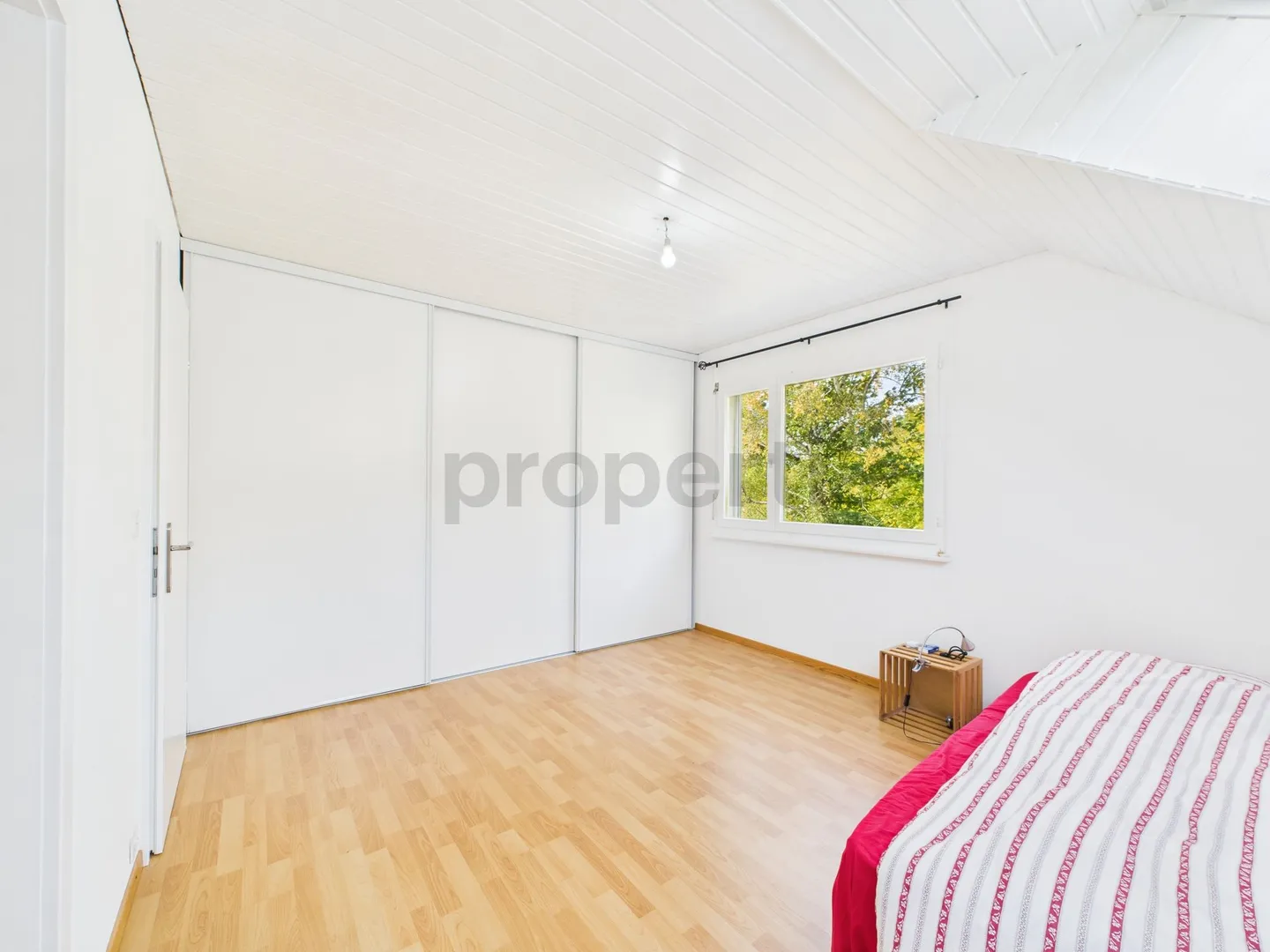 Maison jumelée rénovée de 5.5 pièces avec jardin, véranda et grand salon  cadre familial calme à Le Mont-sur-Lausanne - Photo 7 sur 13