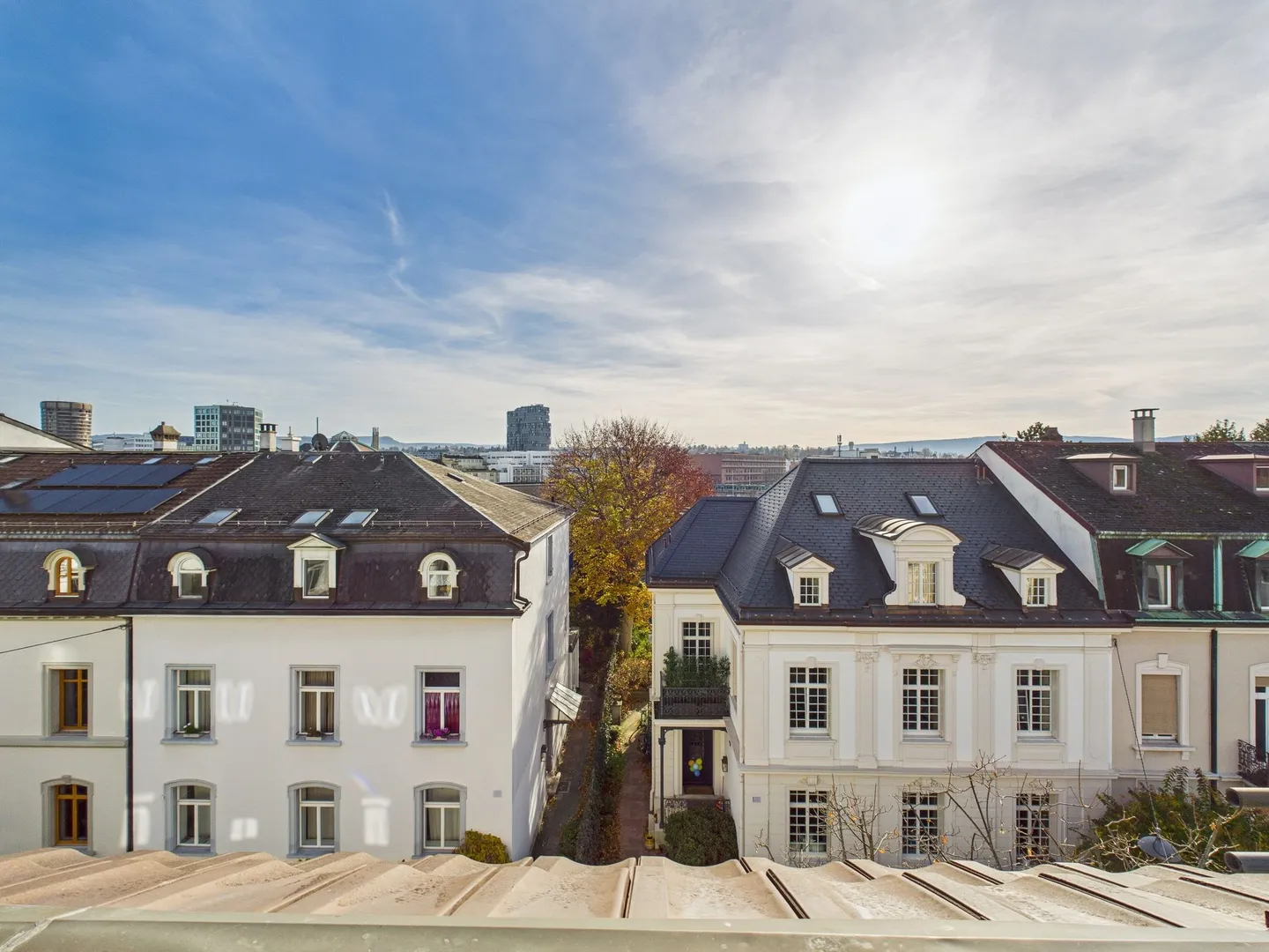 Appartement en attique rénové et ensoleillé de 2,5 pièces avec vue à Bâle - Photo 10 sur 11
