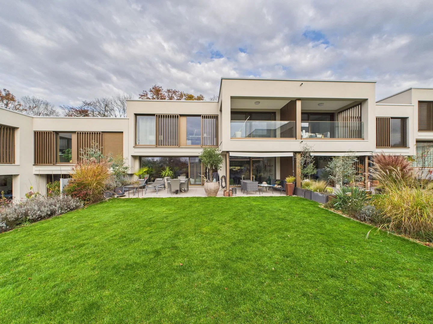 Villa contigua moderna e di alta gamma a Portalban, FR - Ideale per famiglie - Foto 1 di 13