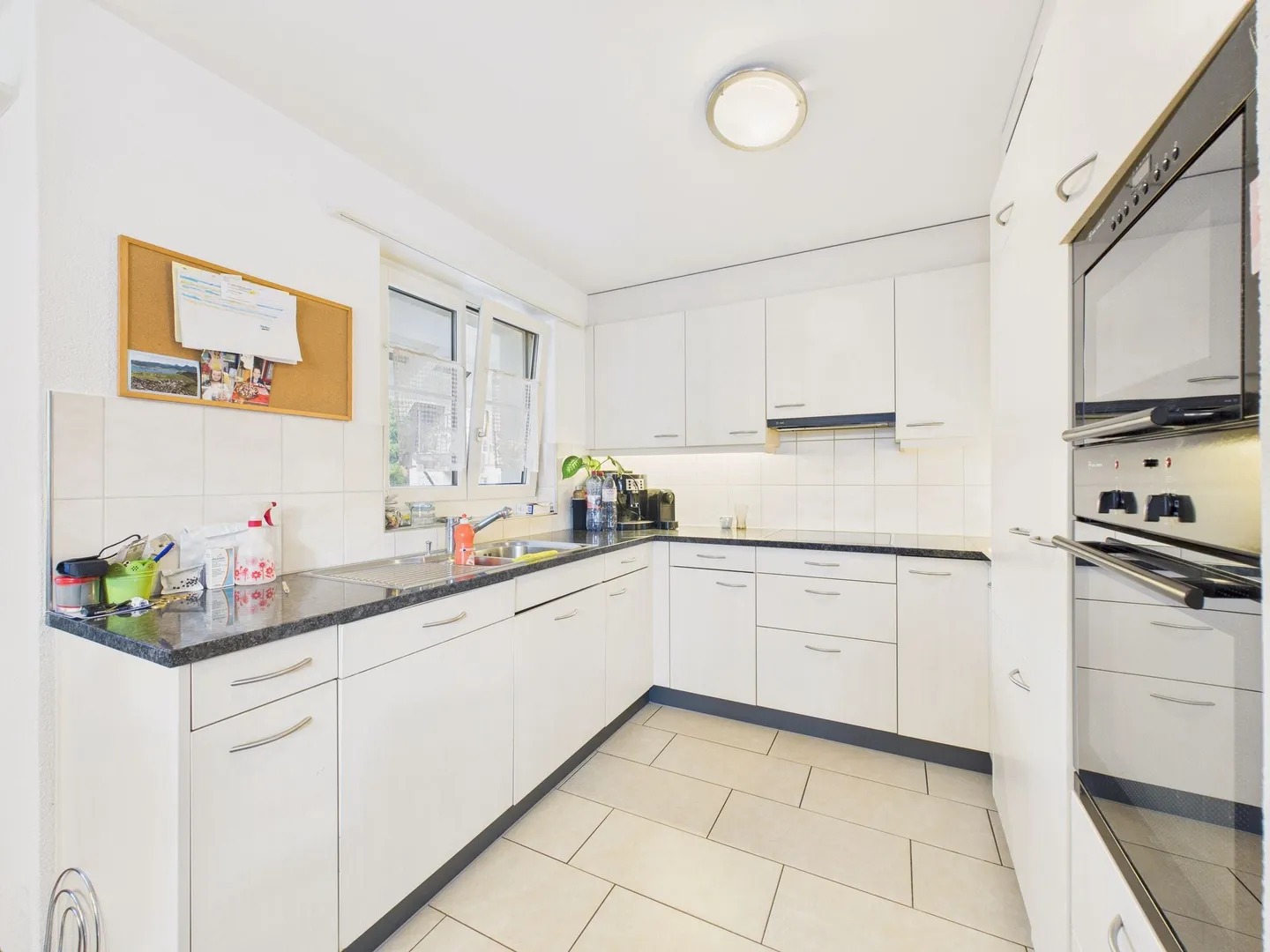 Bright 4.5-room apartment with 2 balconies in Bachenbülach - Photo 4 of 8