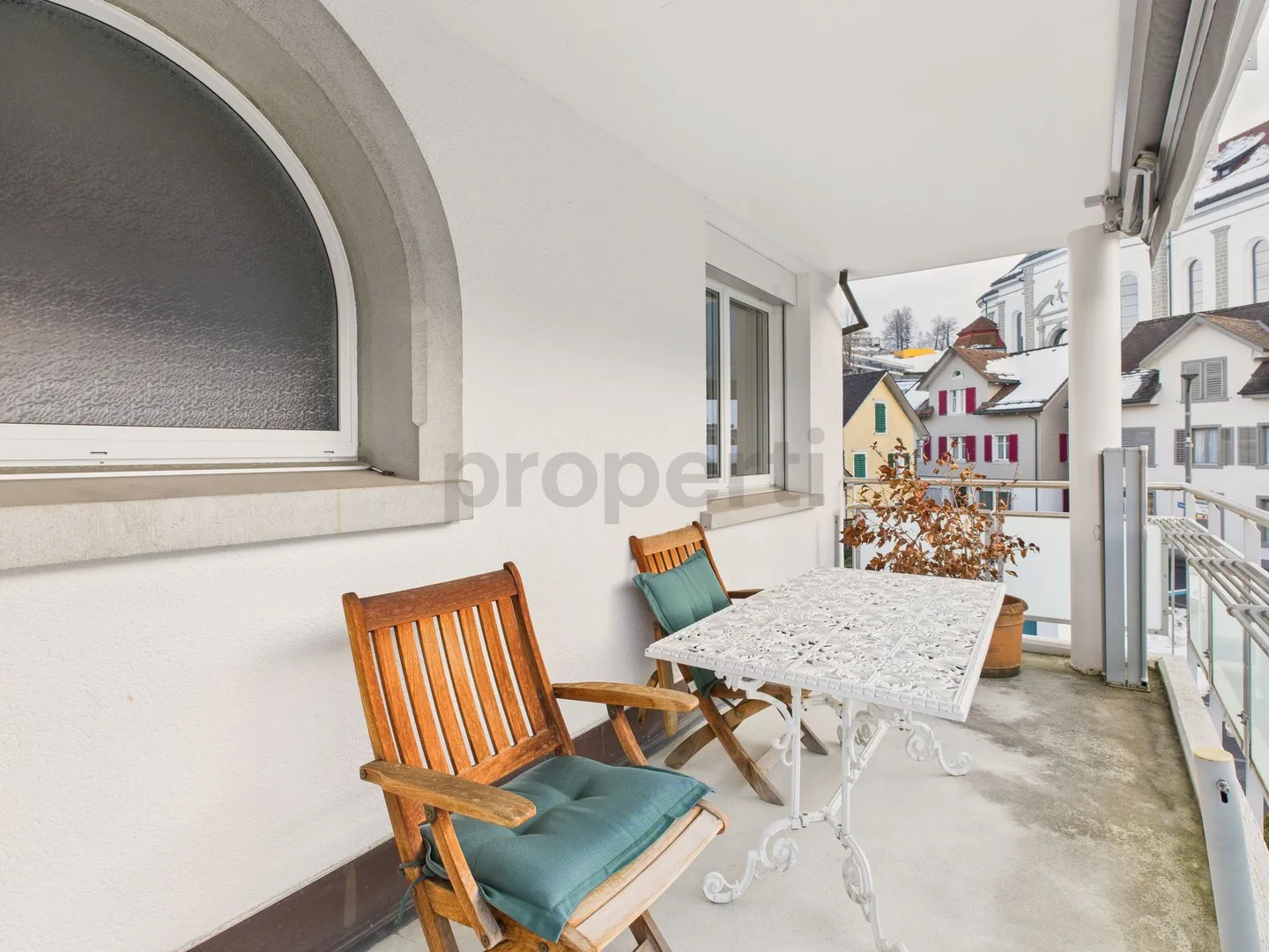 Bright 4.5-room apartment with lake view in Schindellegi - Photo 10 of 11