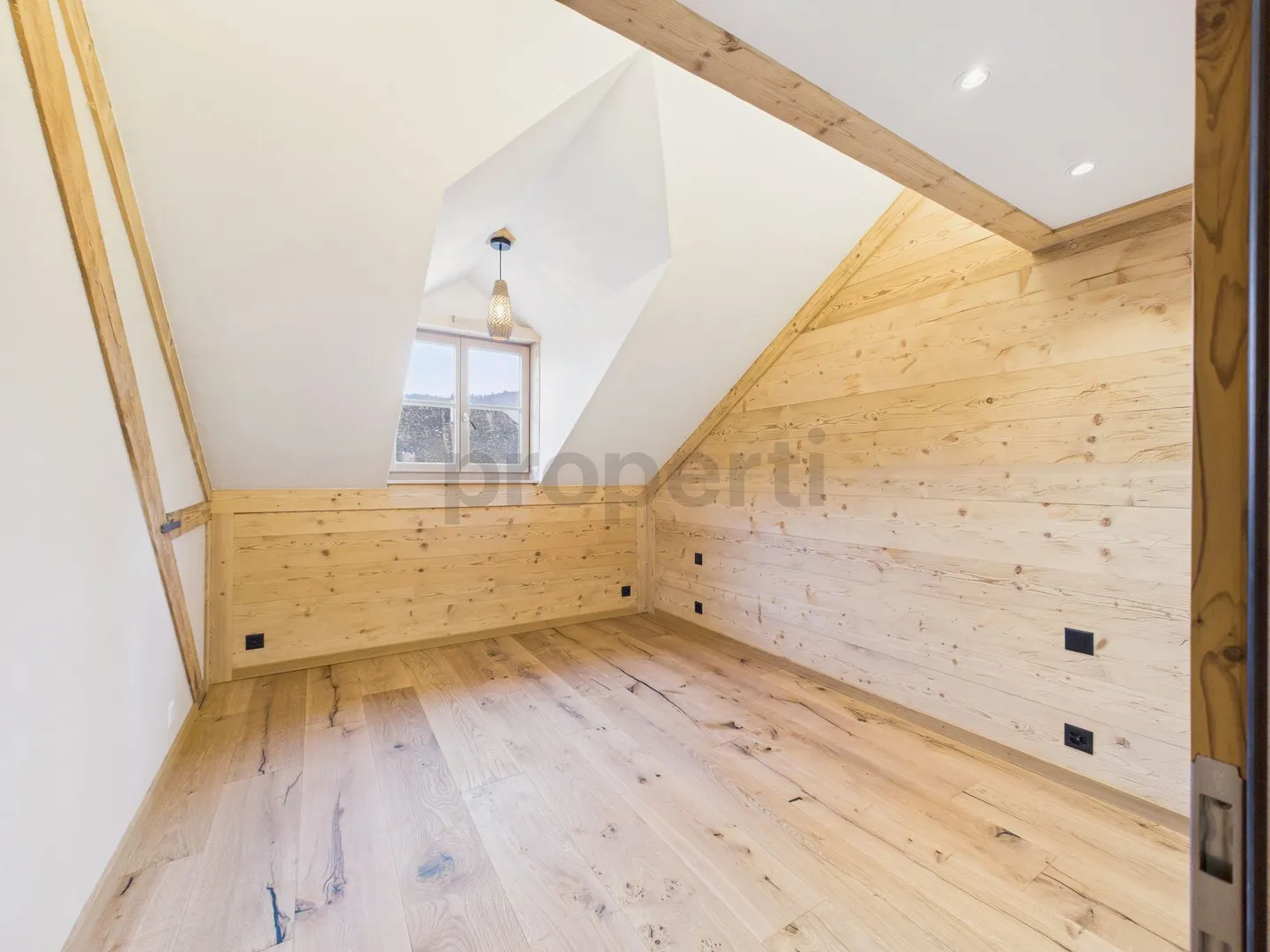 Attico ristrutturato di 4,5 stanze a Oberdiessbach - Foto 6 di 11