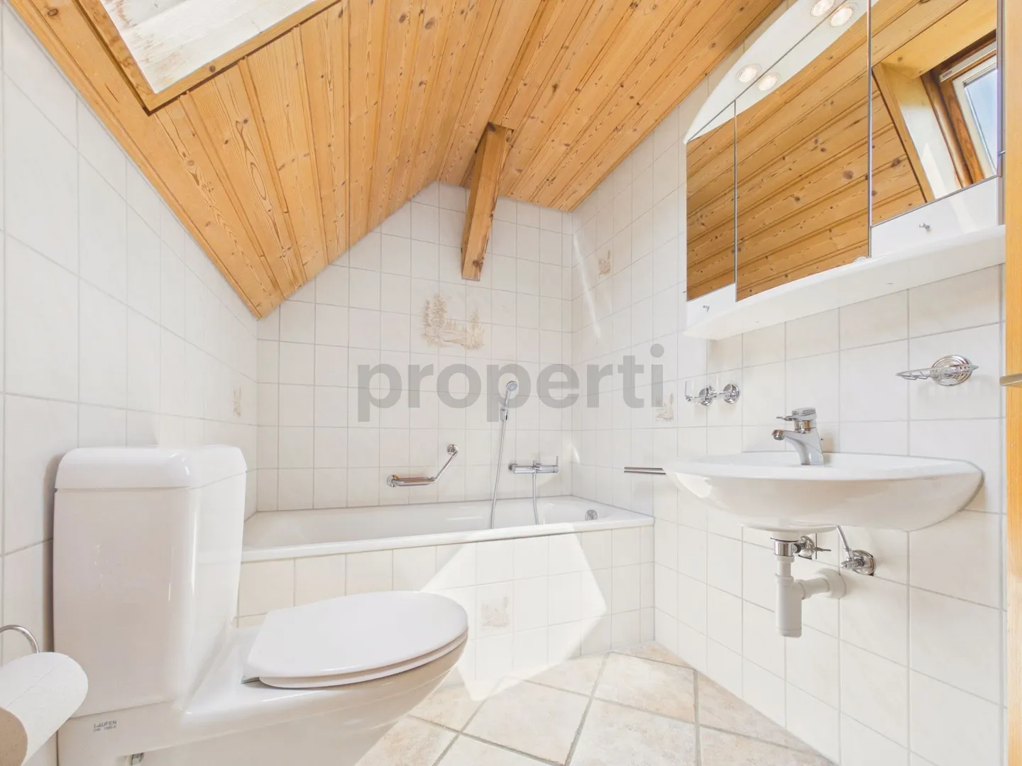 Charming 4.5-room maisonette with balcony in Enggistein - Photo 11 of 12