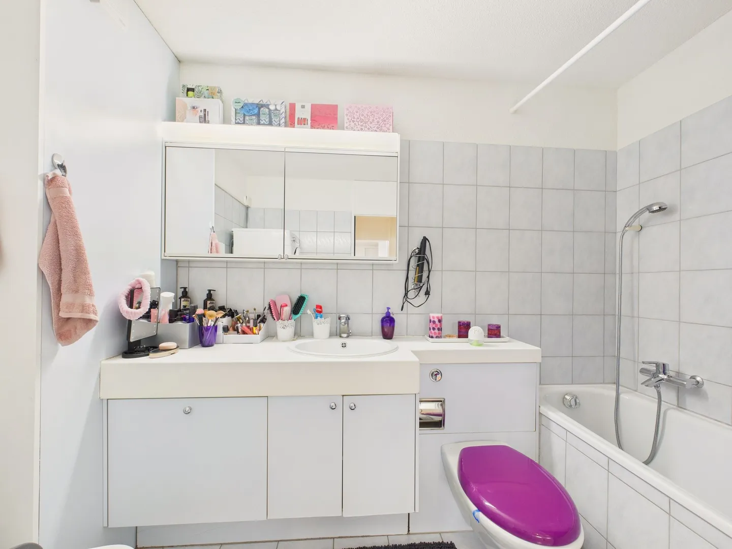 Spacious 5-room apartment with balcony in Affoltern am Albis - Photo 8 of 12