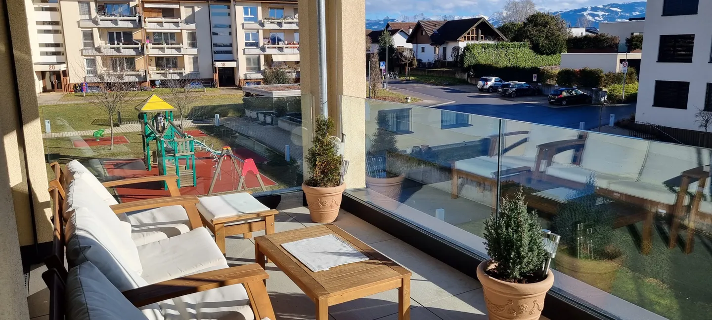 Modernes Möbliertes Appartement mit Balkon - Foto 2 von 10