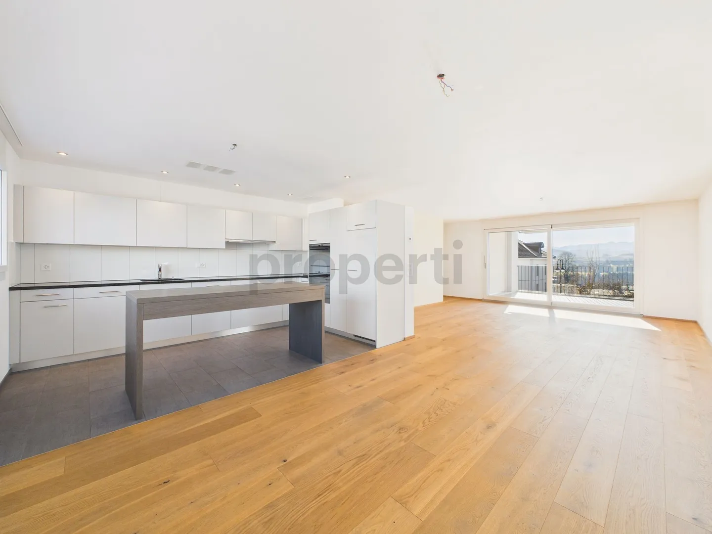Appartement moderne de 4,5 pièces avec balcon, Ufhusen - Photo 1 sur 10