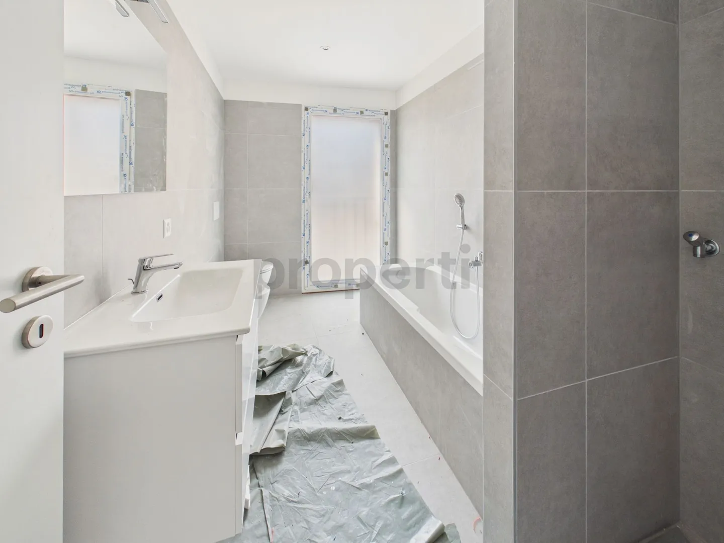 Attique moderne de 2.5 pièces avec ascenseur et place de parking, Biasca - Photo 9 sur 13