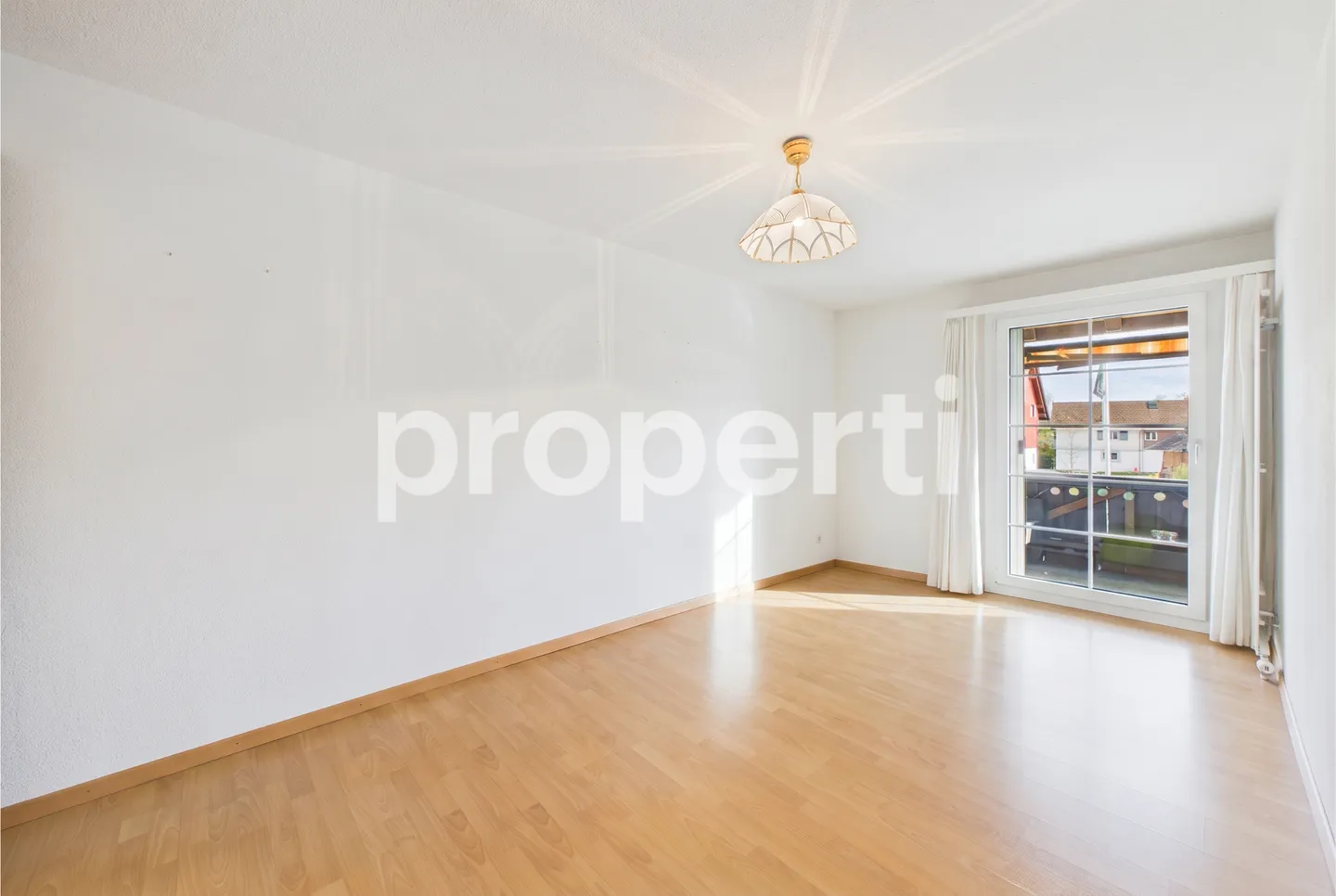 Grosszügiges Wohnen auf zwei Ebenen mit Cheminée, Wintergarten und viel Privatsphäre - Photo 7 sur 13