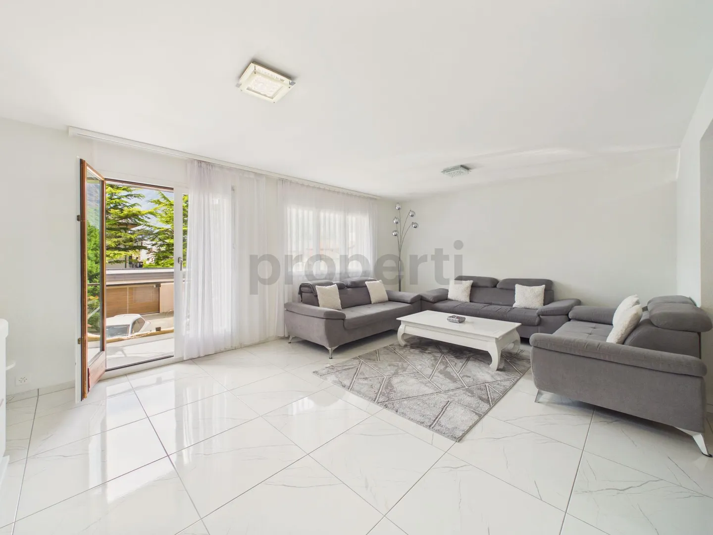 Spazioso appartamento 4.5 locali con balcone, Saxon - Foto 1 di 13