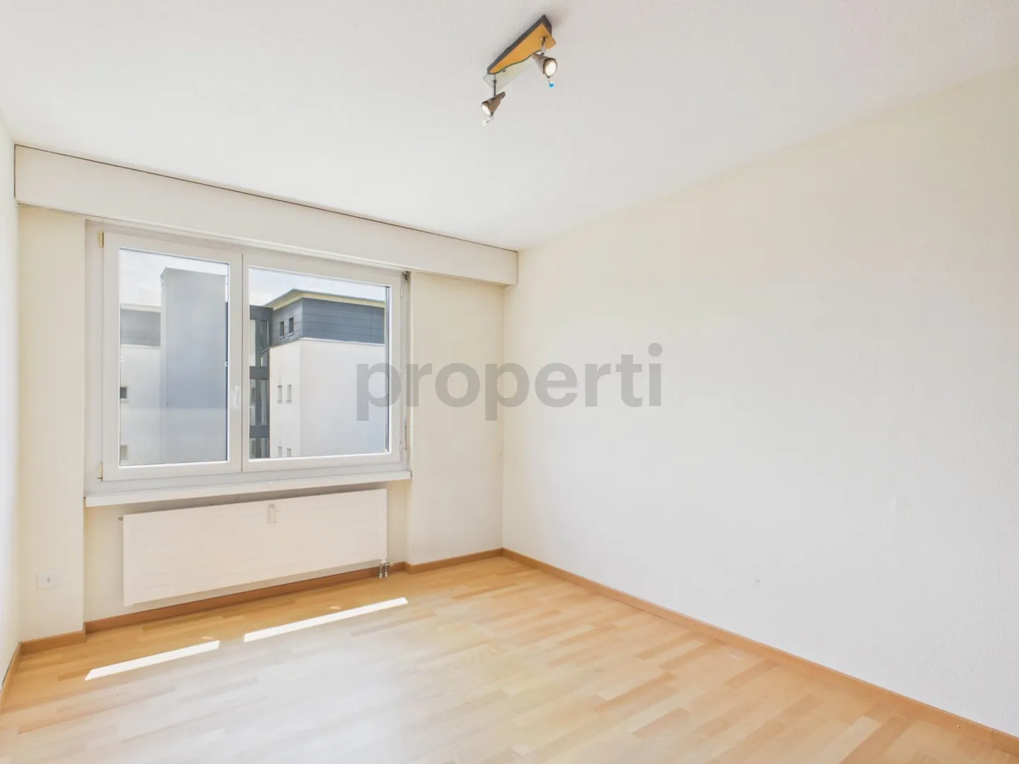 Sunny balcony, family-friendly location and private parking included - Photo 7 of 13