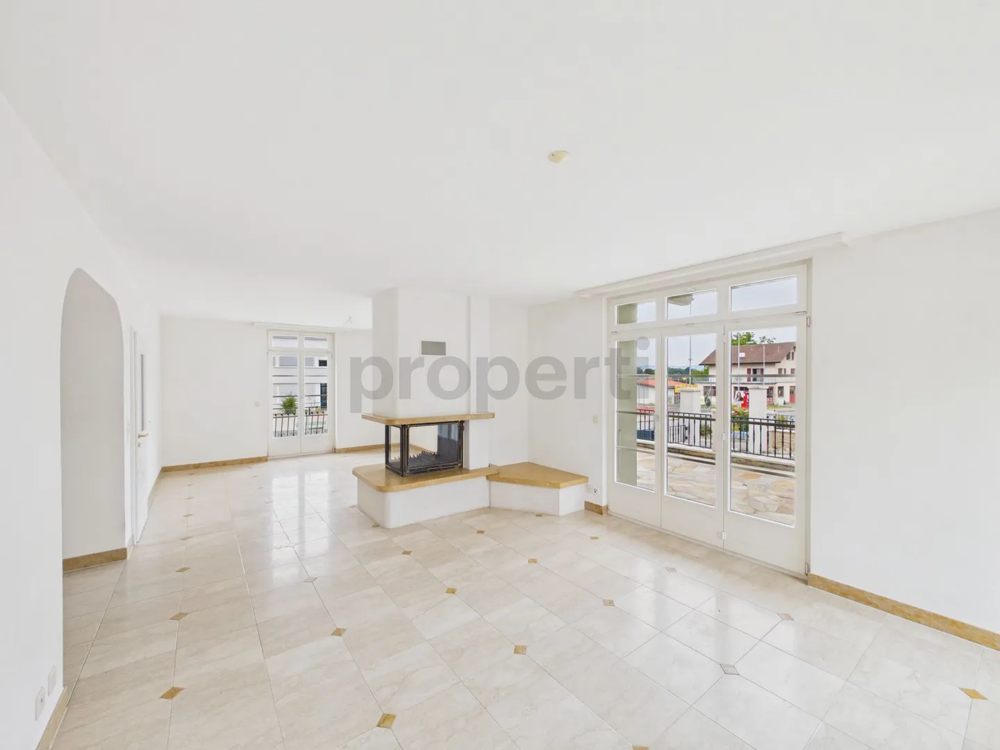 Appartement en duplex de 4,5 pièces, chauffage au sol et parking intérieur disponible - Foto 2 di 13
