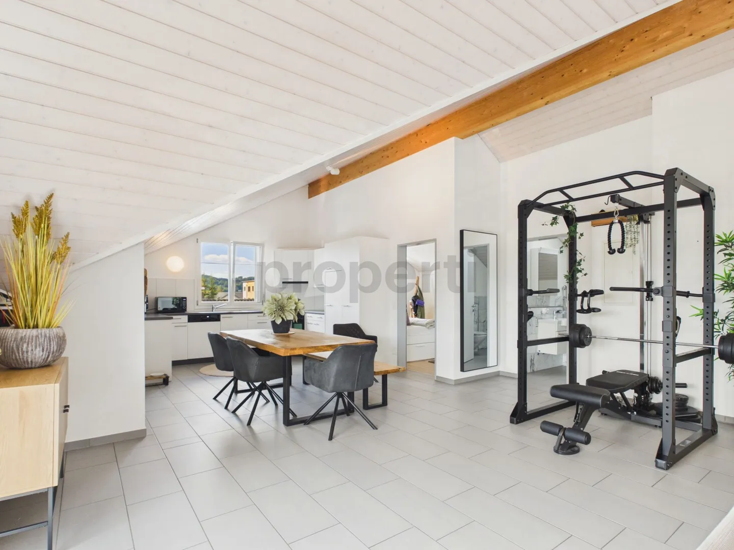 Bright 4.5-room attic apartment with 2 bathrooms & parking included - Photo 5 of 12