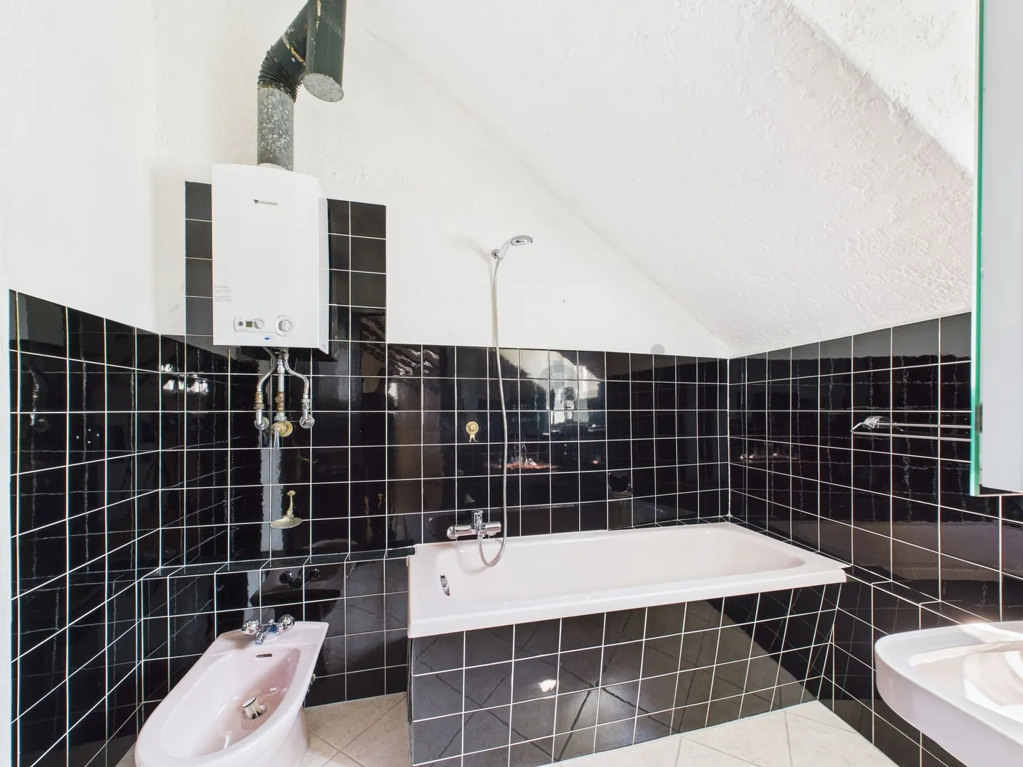 4-room apartment in the historic Totengässlein in the heart of Basel's old town - Photo 9 of 12