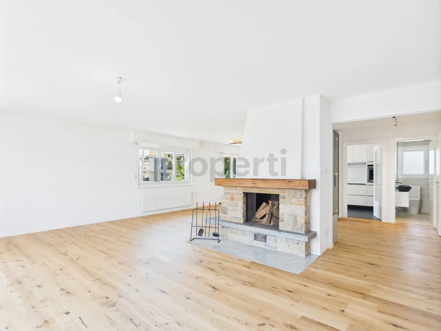 Large 5.5 room apartment with lake view, fully renovated (2025), St-Sulpice center - Photo 2 of 12