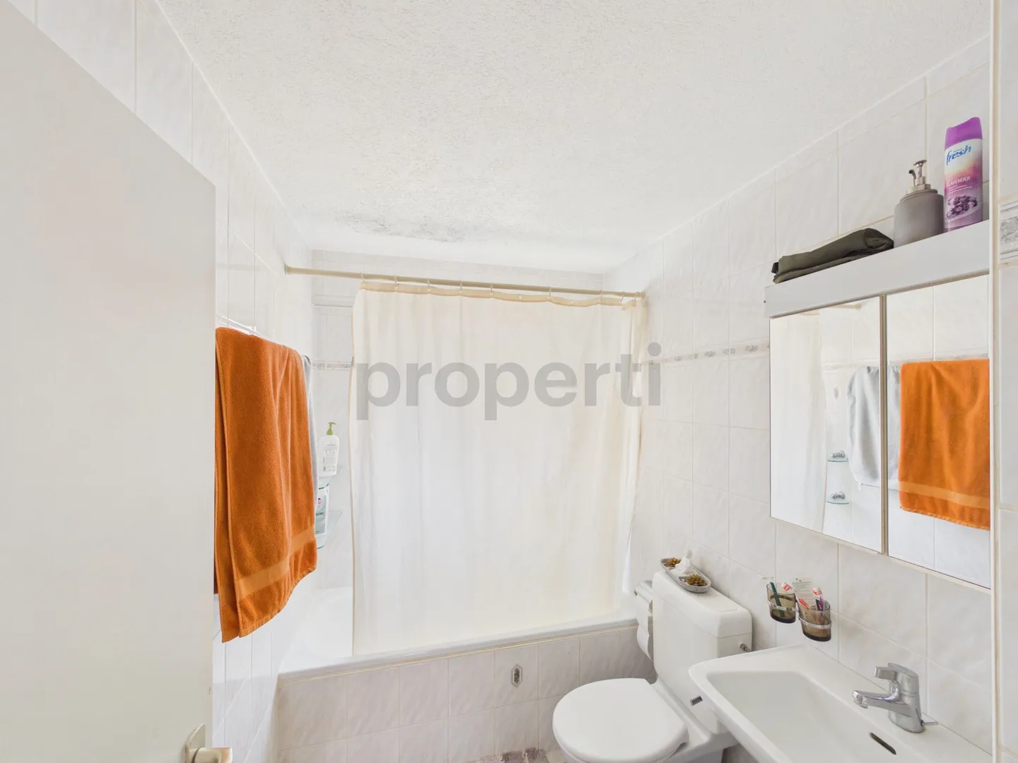 Private Balcony, Underfloor Heating, Elevator & Ideal Location near Train Station and Schools! - Photo 8 of 9