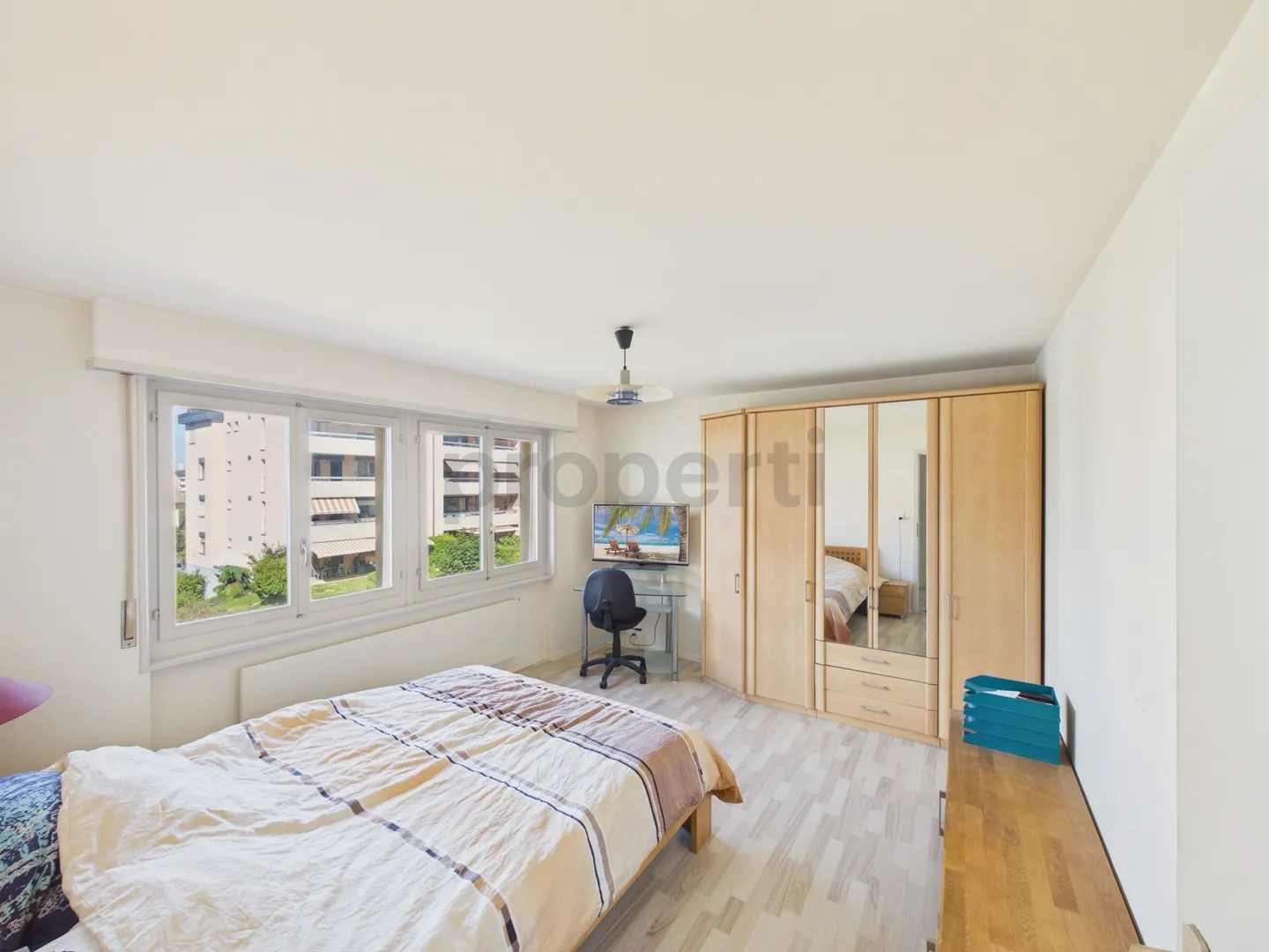 Private Balcony, Underfloor Heating, Elevator & Ideal Location near Train Station and Schools! - Photo 5 of 9
