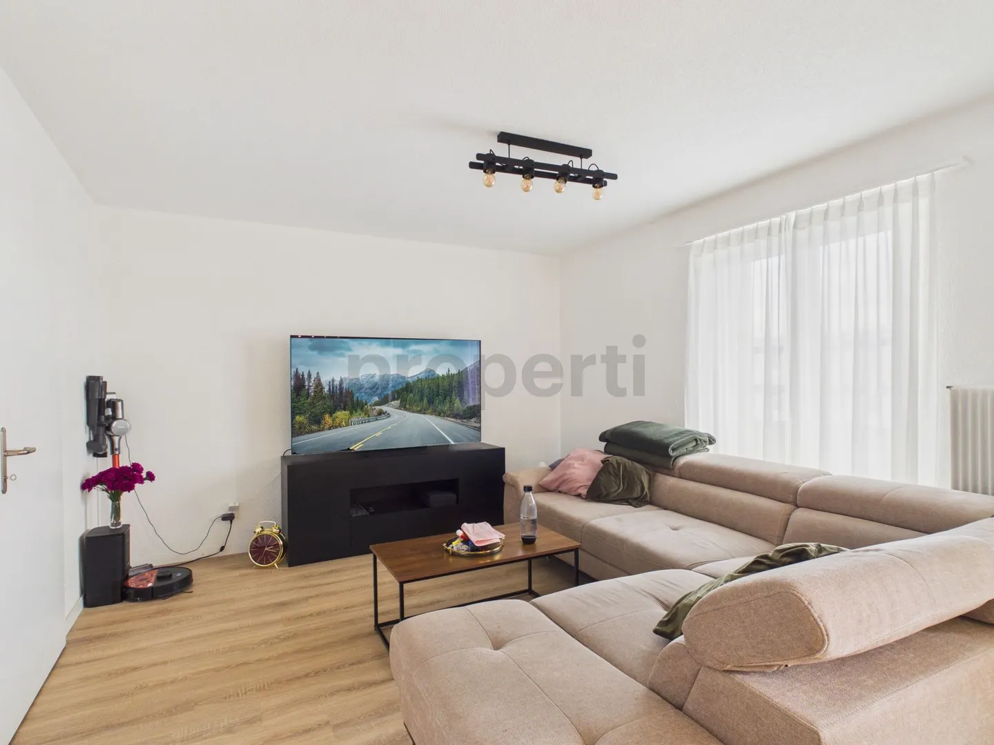 Ristrutturazione 2022, Balcone soleggiato e disposizione degli spazi efficiente! - Foto 4 di 10