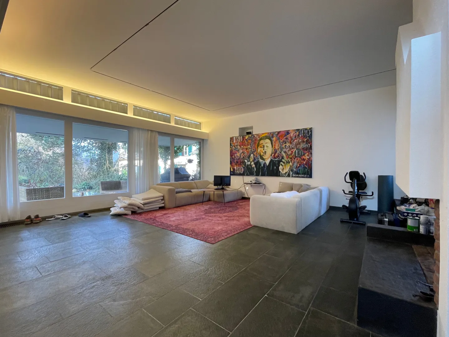 Grosszügiges Einfamilienhaus mit einzigartiger Architektur in ruhiger Top-Lage mit grossem Garten - Foto 4 von 13