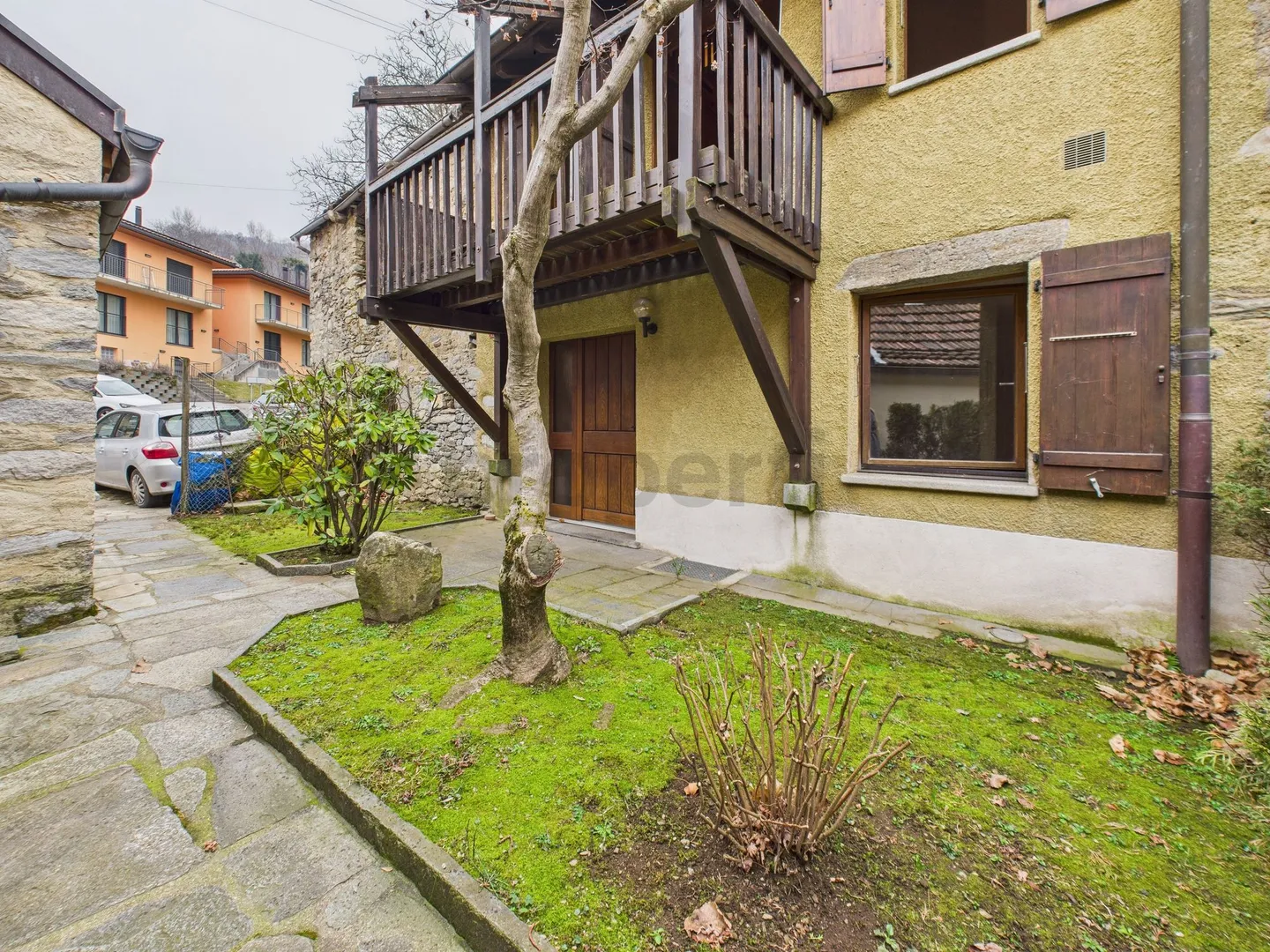 Spacious 3-room townhouse with balcony in Odogno - Photo 10 of 13
