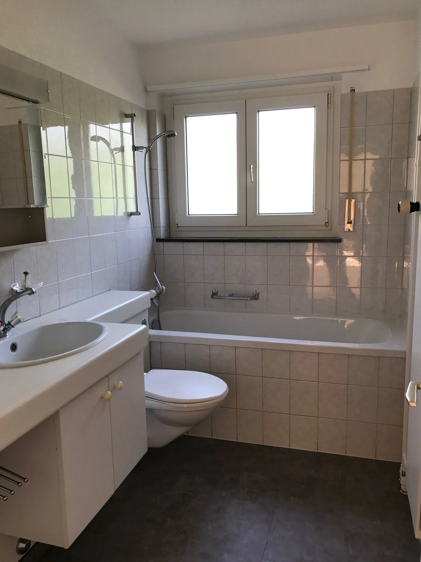 Multi-family house with 6 residential units and development potential - Photo 8 of 11