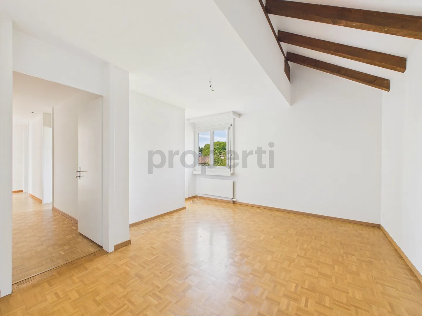 Ampio appartamento di 5,5 stanze con tre terrazze a Seebach - Foto 4 di 11