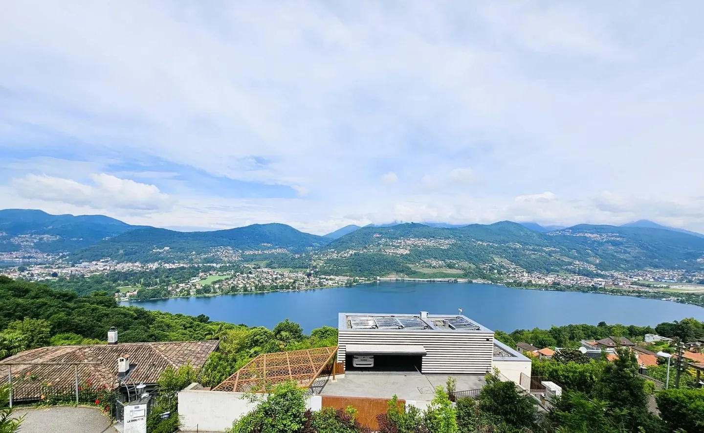 Building plot with breathtaking views of Lake Lugano - Montagnola and Approved Project for a 10-room Villa - Photo 7 of 9