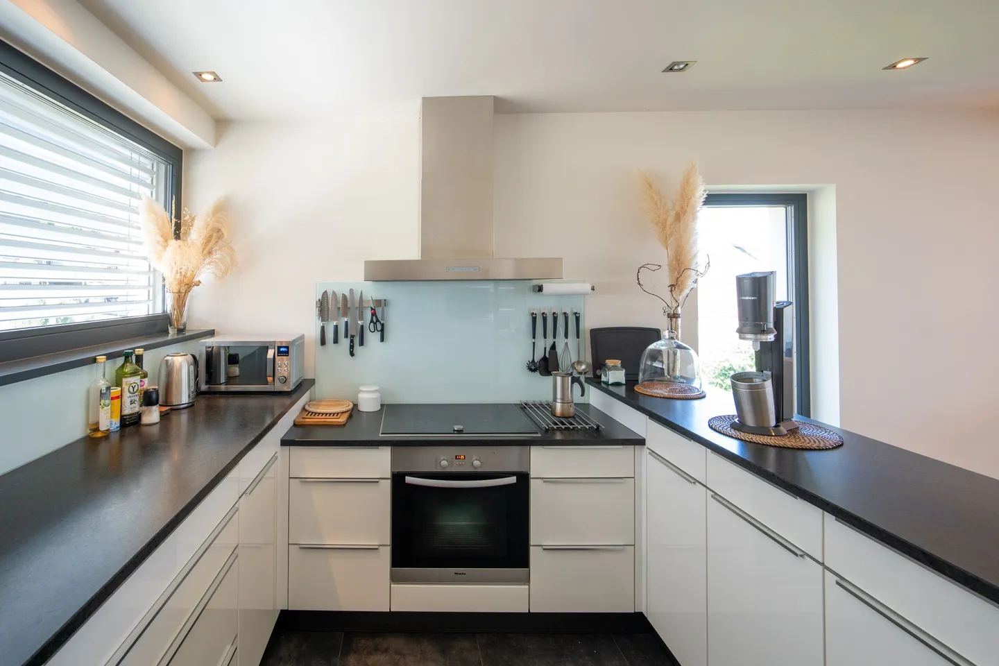 Dreamlike 4-Room Apartment with Lake View in Berlingen - Photo 6 of 13