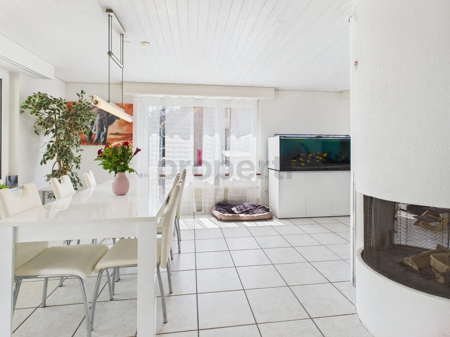 Grosszügiges Zweifamilienhaus mit Wellnessoase und Ausbaupotenzial in Uettligen - Foto 4 von 13