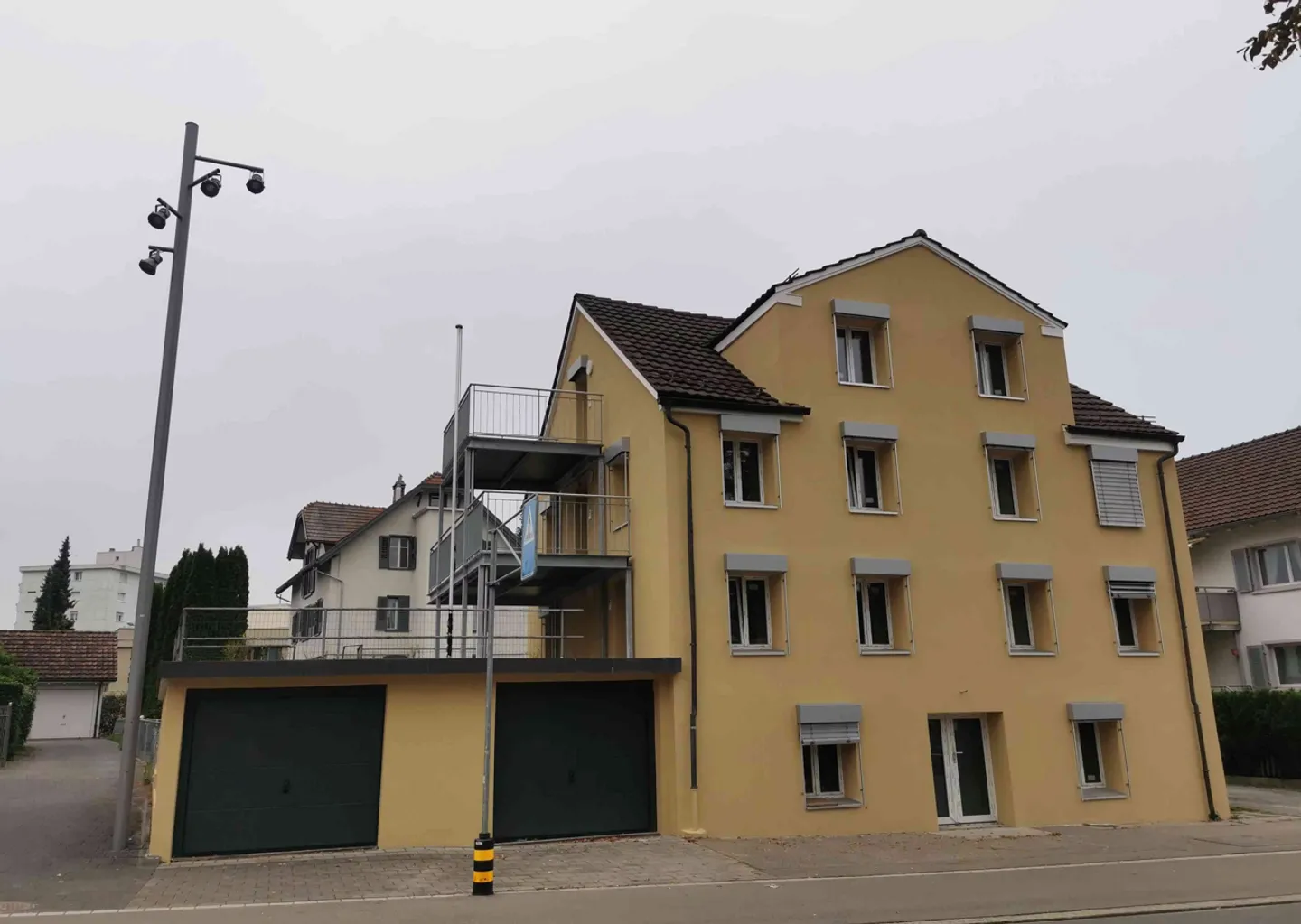 Casa moderna multi-generazionale con tre appartamenti separati in una posizione privilegiata a Goldach (SG) - completamente ristrutturata, soleggiata e versatile - Foto 2 di 13