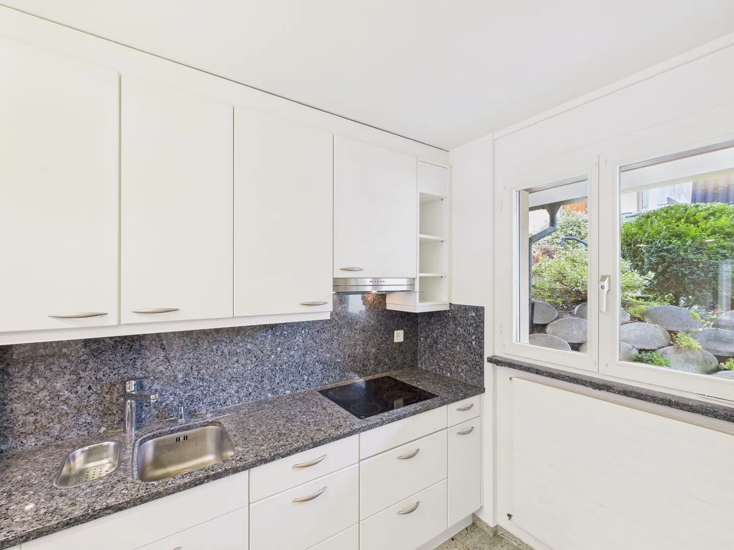 Charming and spacious corner townhouse in a sought-after location in Allschwil - Photo 4 of 12