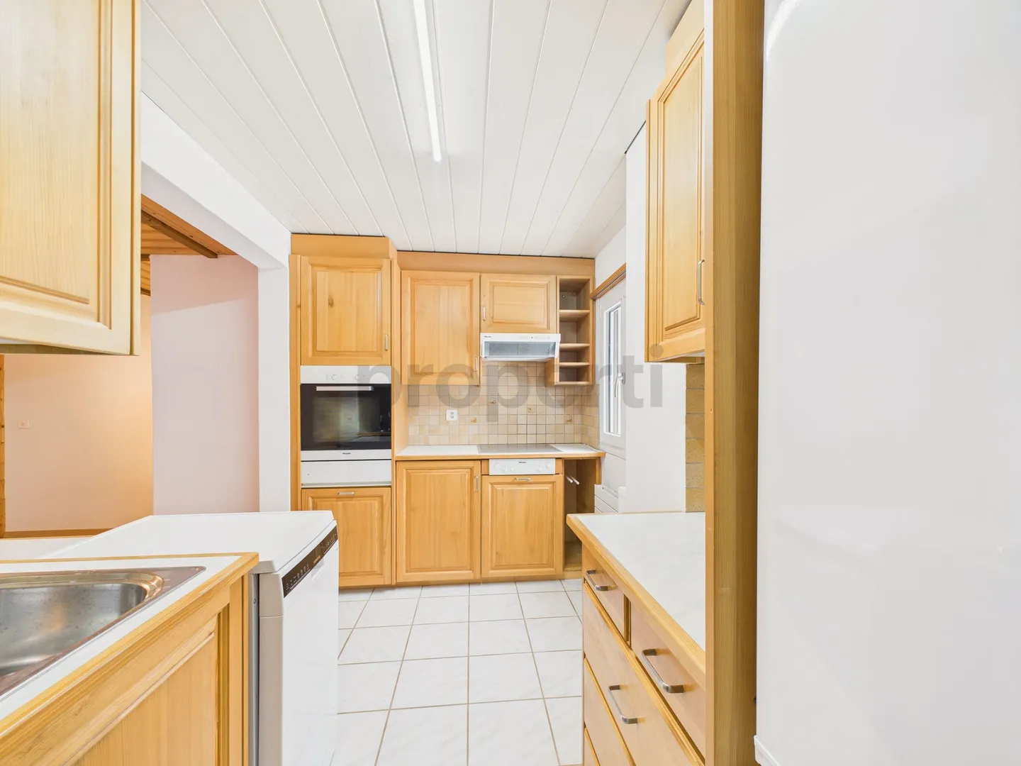 Charming 2.5 Room Apartment in the Idyllic Mountain Village of Surin, Val Lumnezia - Photo 4 of 11