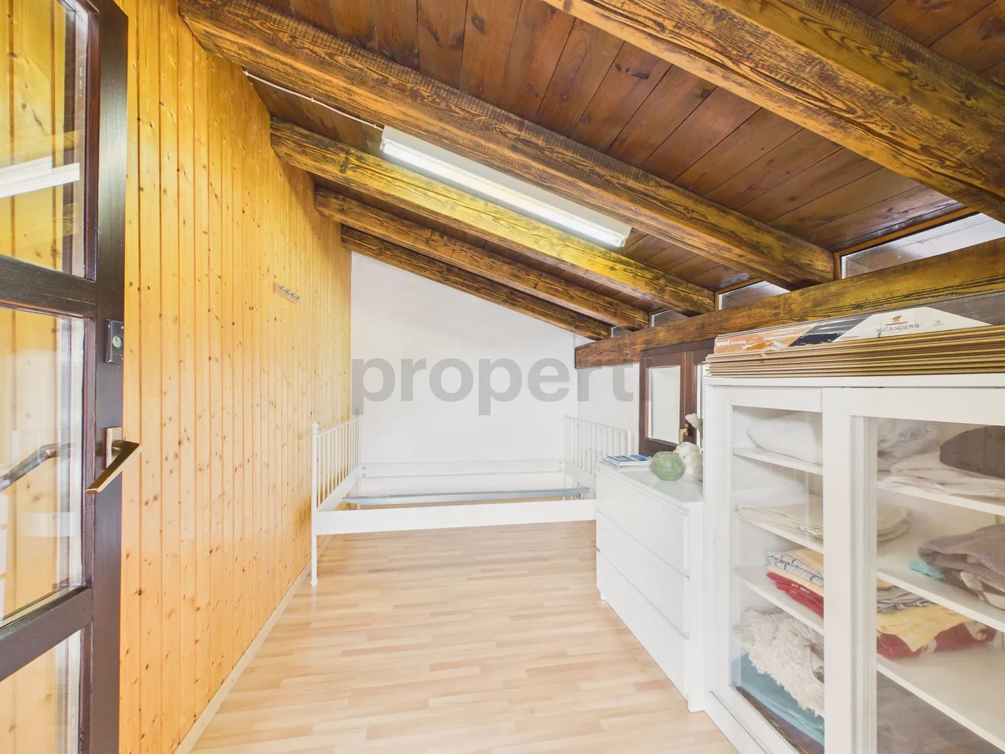 Exclusive villa with 7.5 rooms immersed in greenery with dependence and pond - Photo 10 of 13