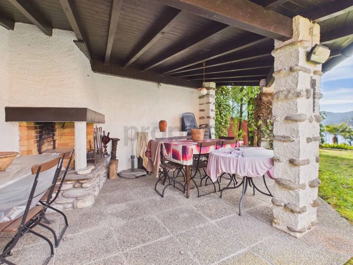 Doppelhaushälfte mit Panoramablick auf den Luganersee und privatem Garten in Bissone - Foto 5 von 13