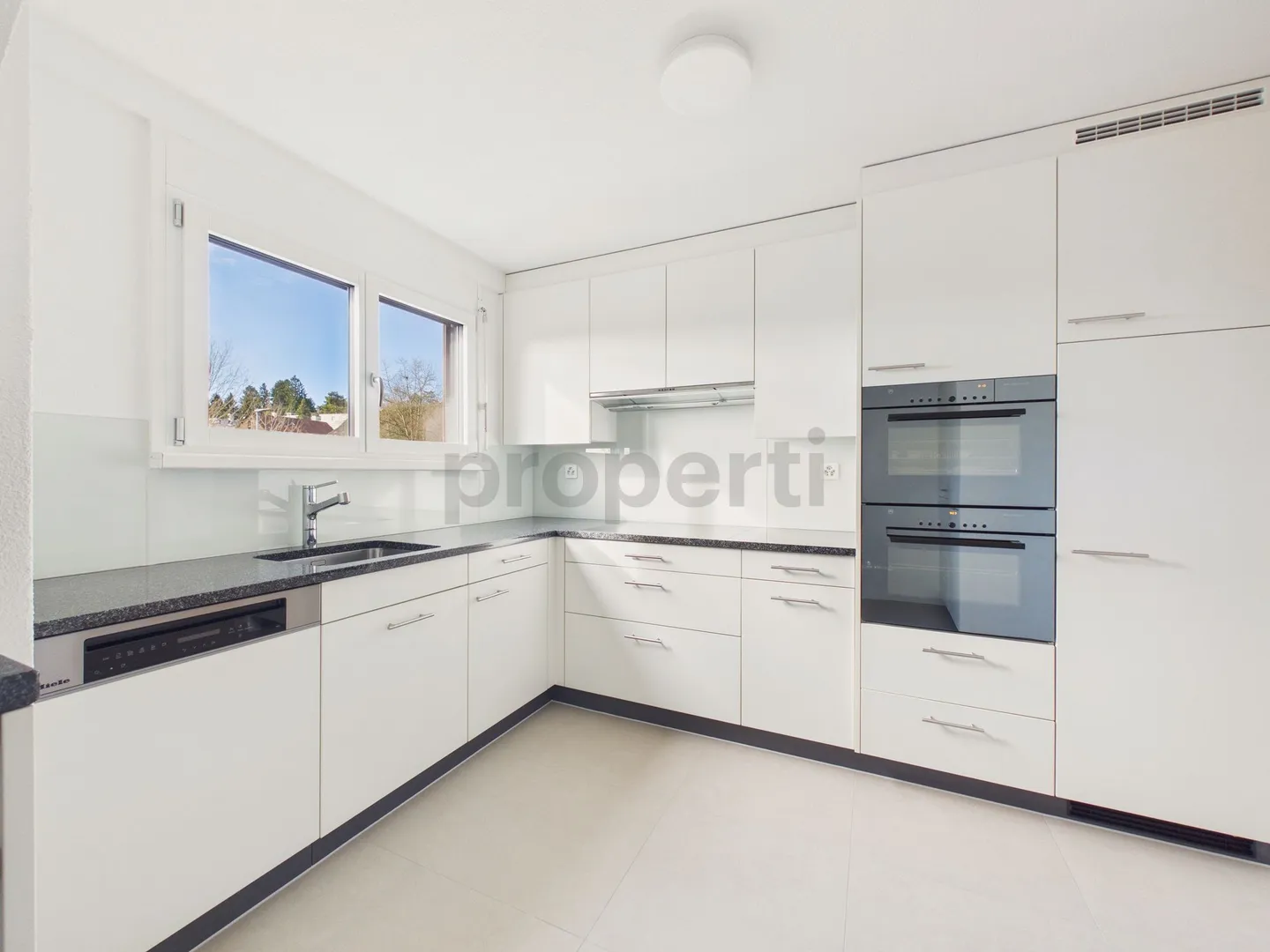 Appartement mansardé moderne de 5,5 pièces avec balcon, Forch - Photo 6 sur 13