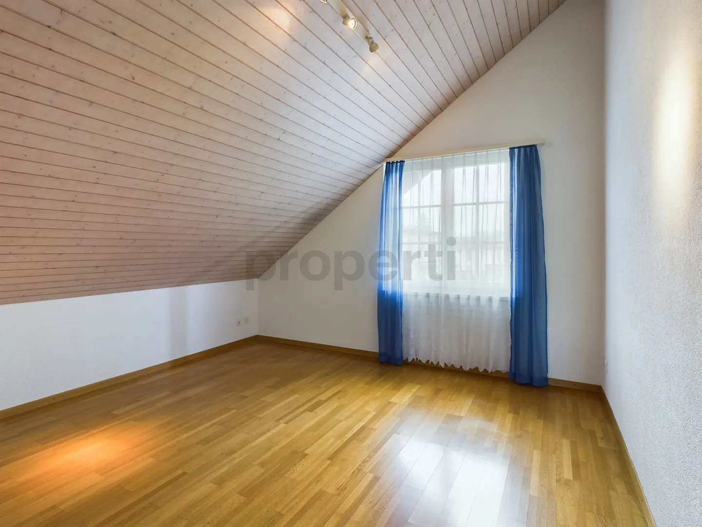 Bright 2.5 Room Attic Apartment in Niederlenz AG - Photo 6 of 10