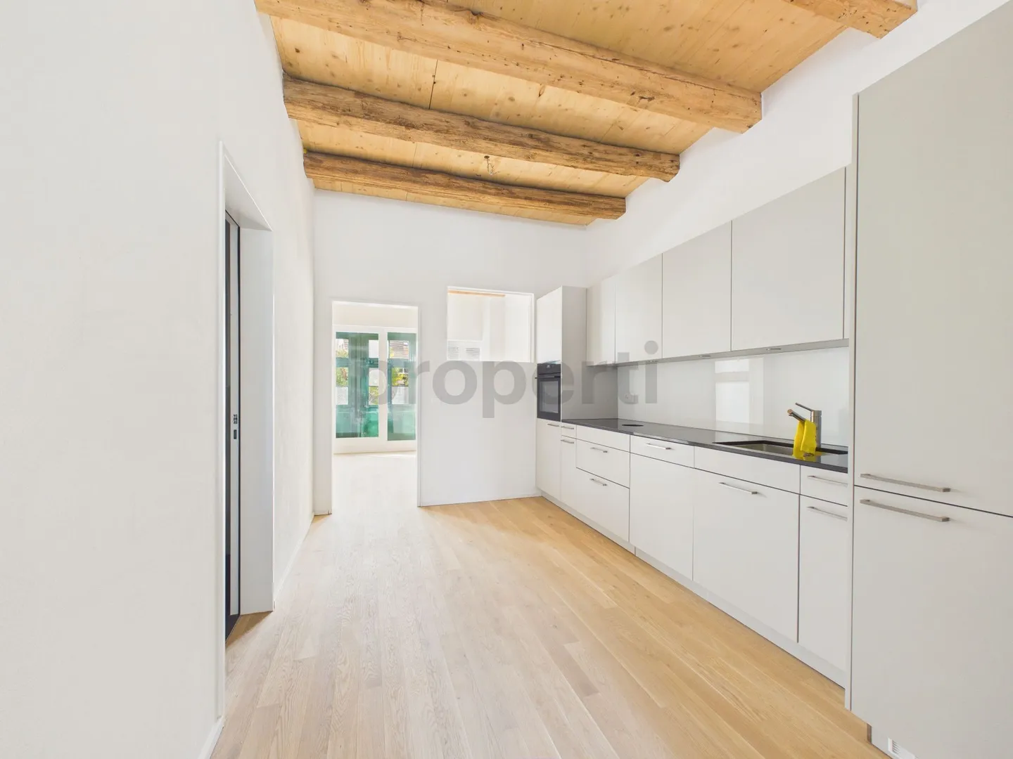 Appartement au rez-de-chaussée avec caractère, hauts plafonds et jardin privé - Photo 6 sur 13
