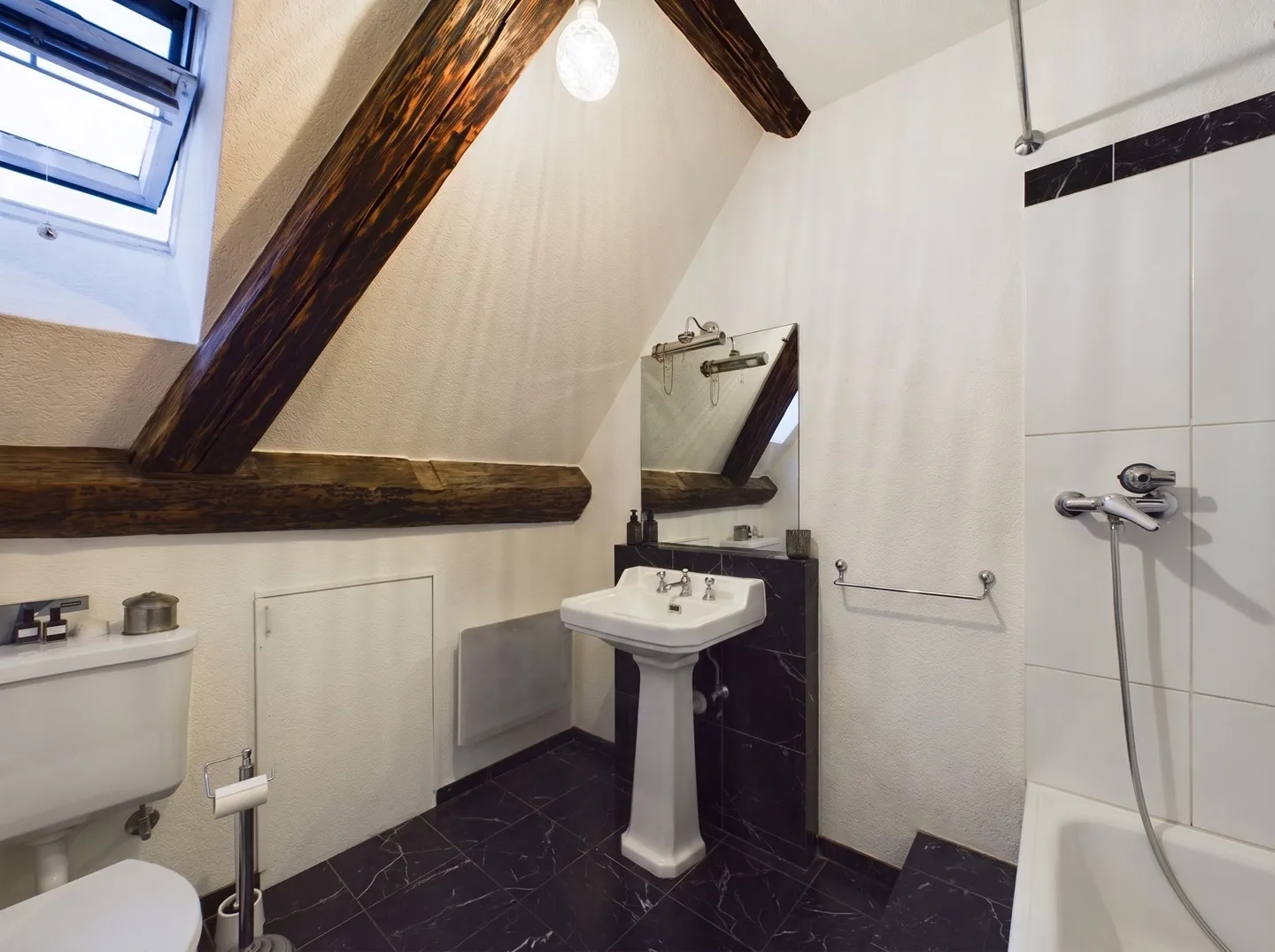 Loft Apartment in a Central Location - Photo 6 of 8
