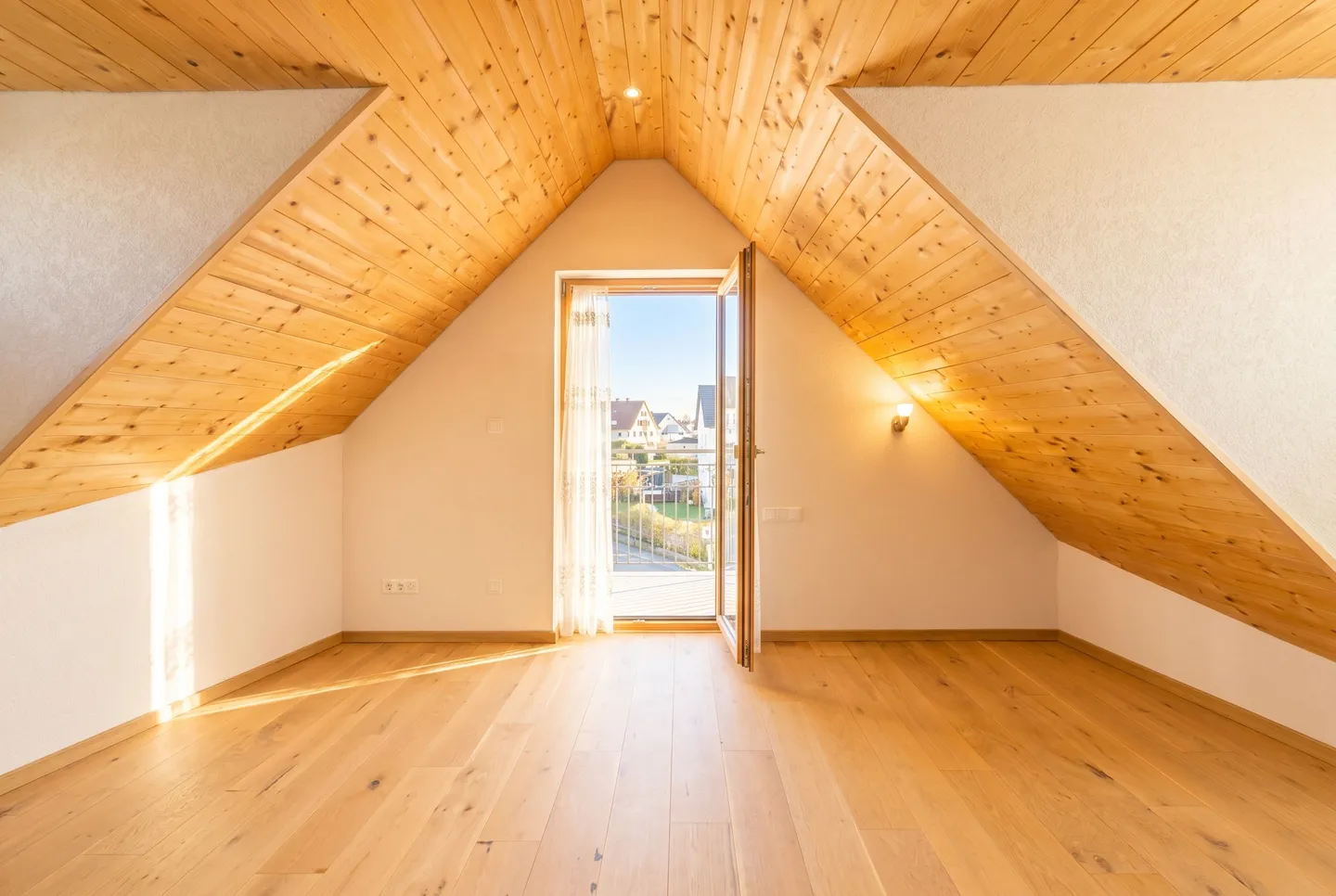 Spacious 4.5-room maisonette with balcony and high-quality finish in Tann - Photo 7 of 10