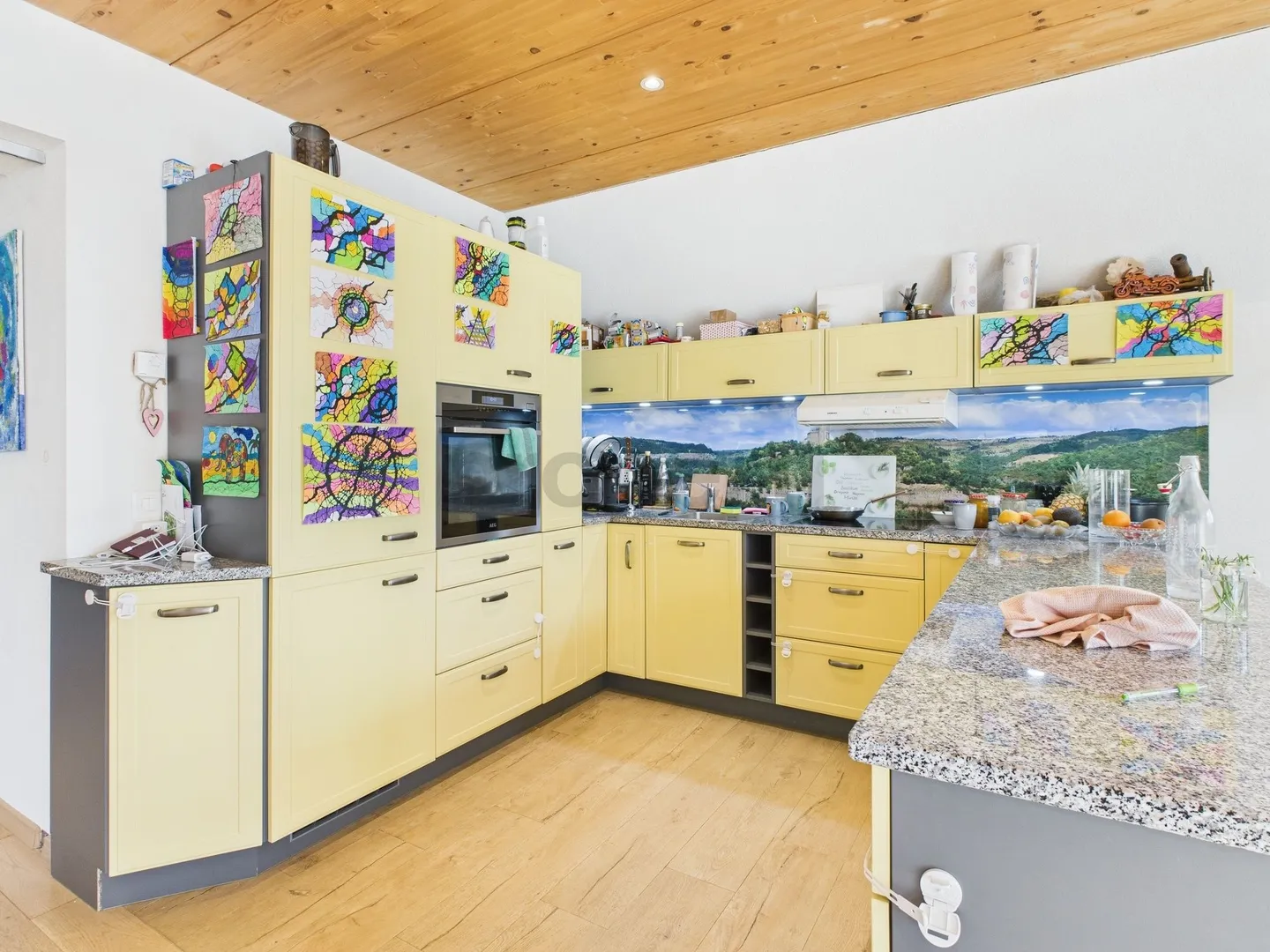 Spacious 4.5-room maisonette with balcony and high-quality finish in Tann - Photo 2 of 11